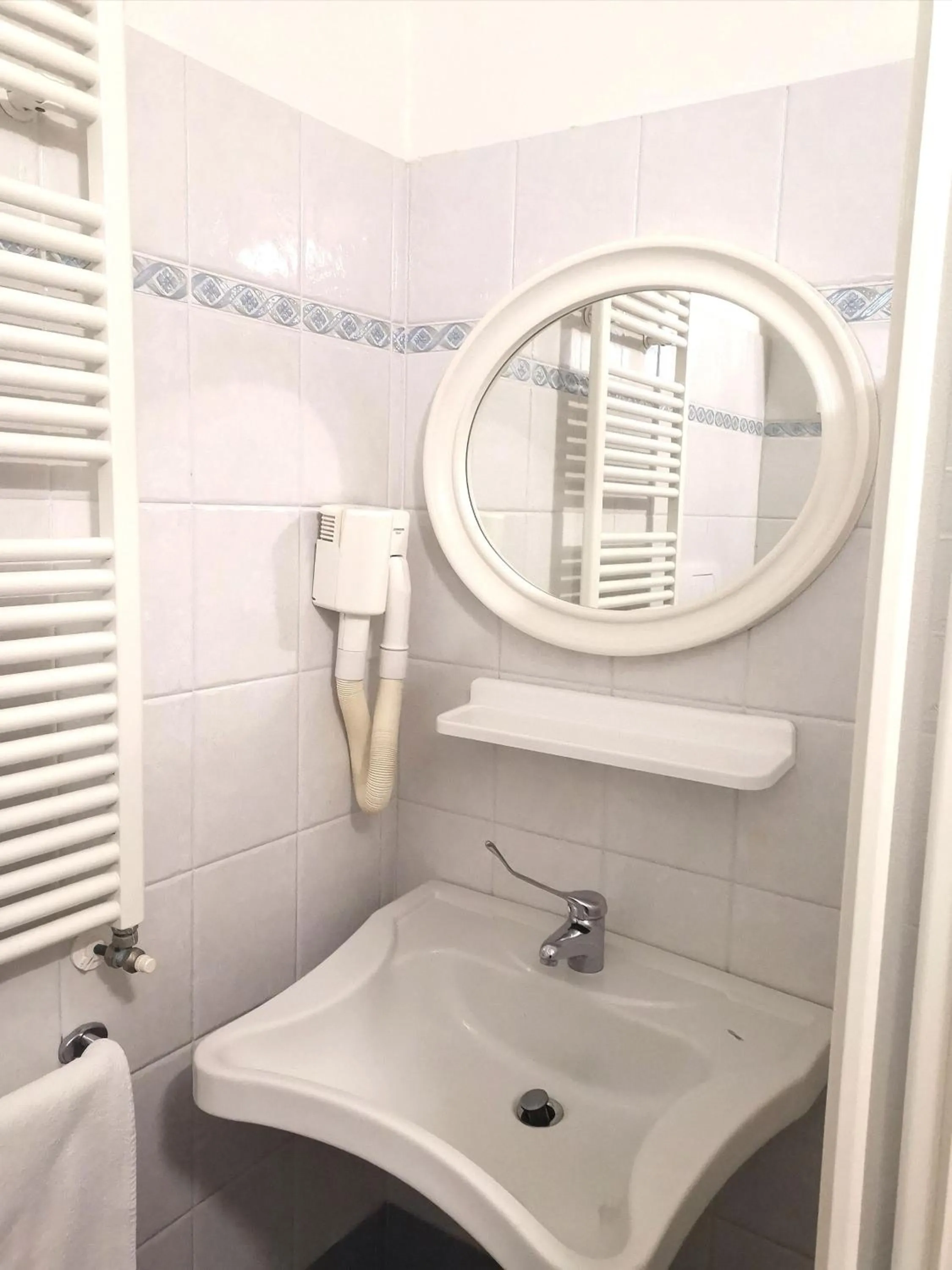 Shower in Hotel Alcazar