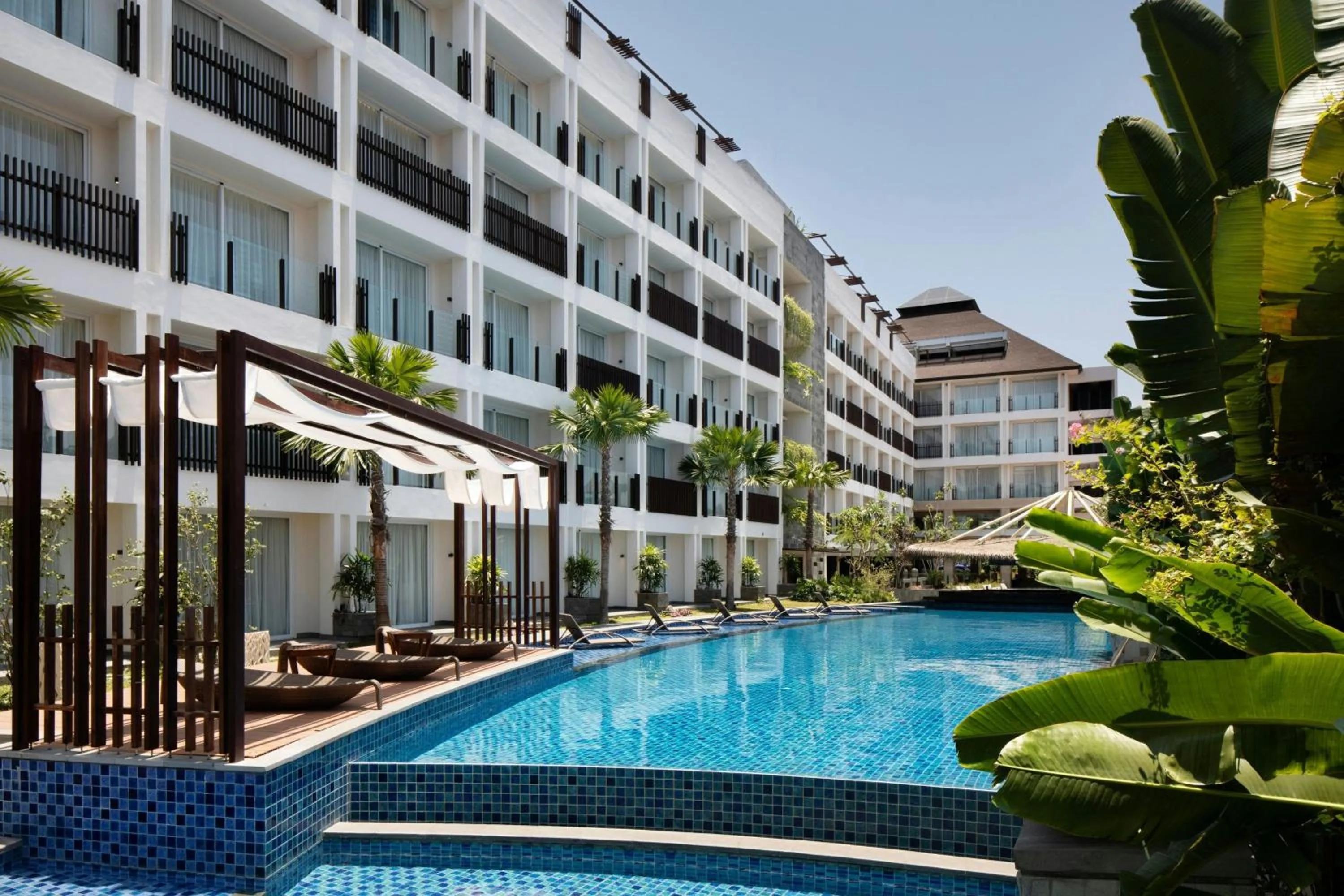 Swimming pool in Fairfield by Marriott Bali Legian