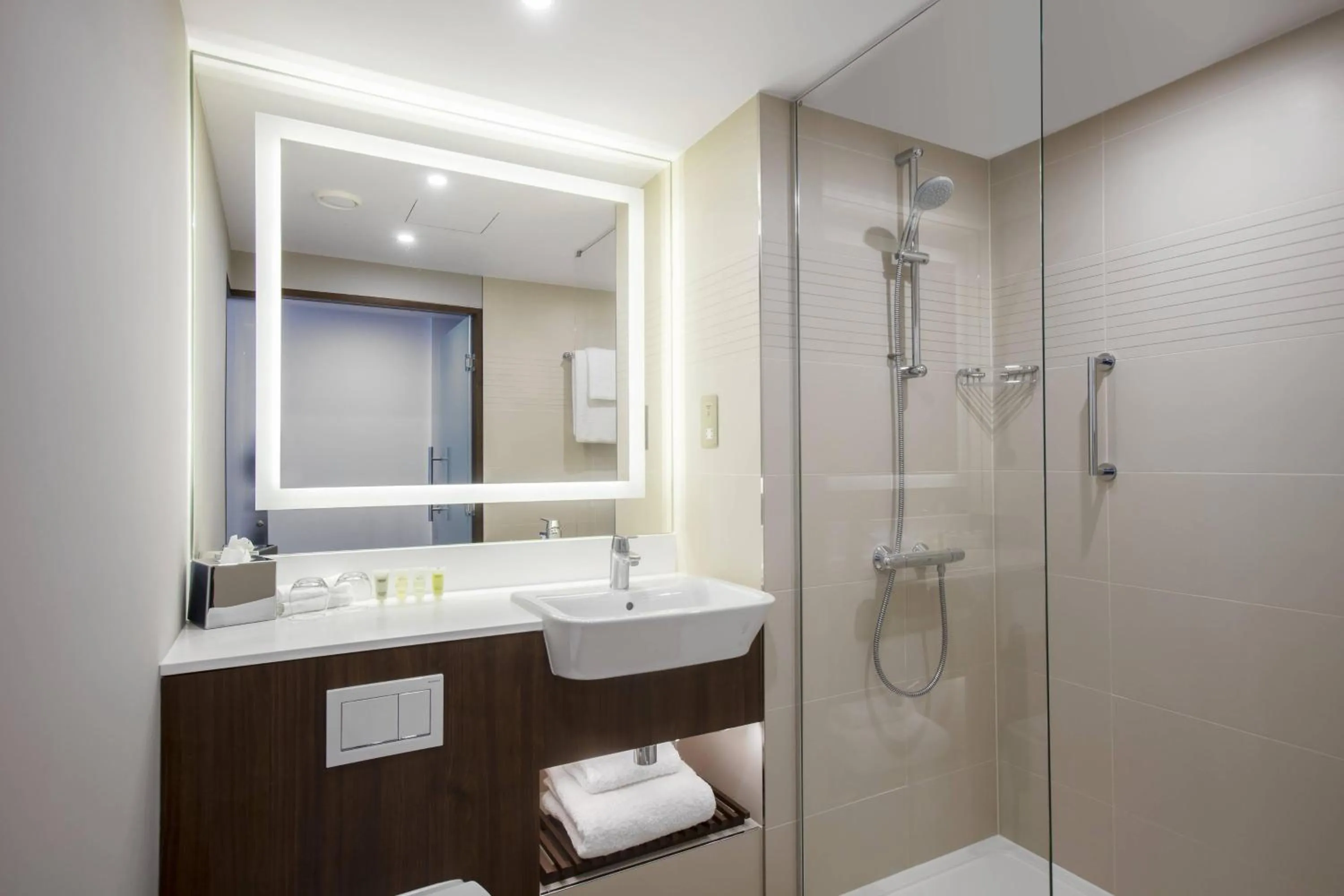 Bathroom in Courtyard by Marriott Edinburgh West