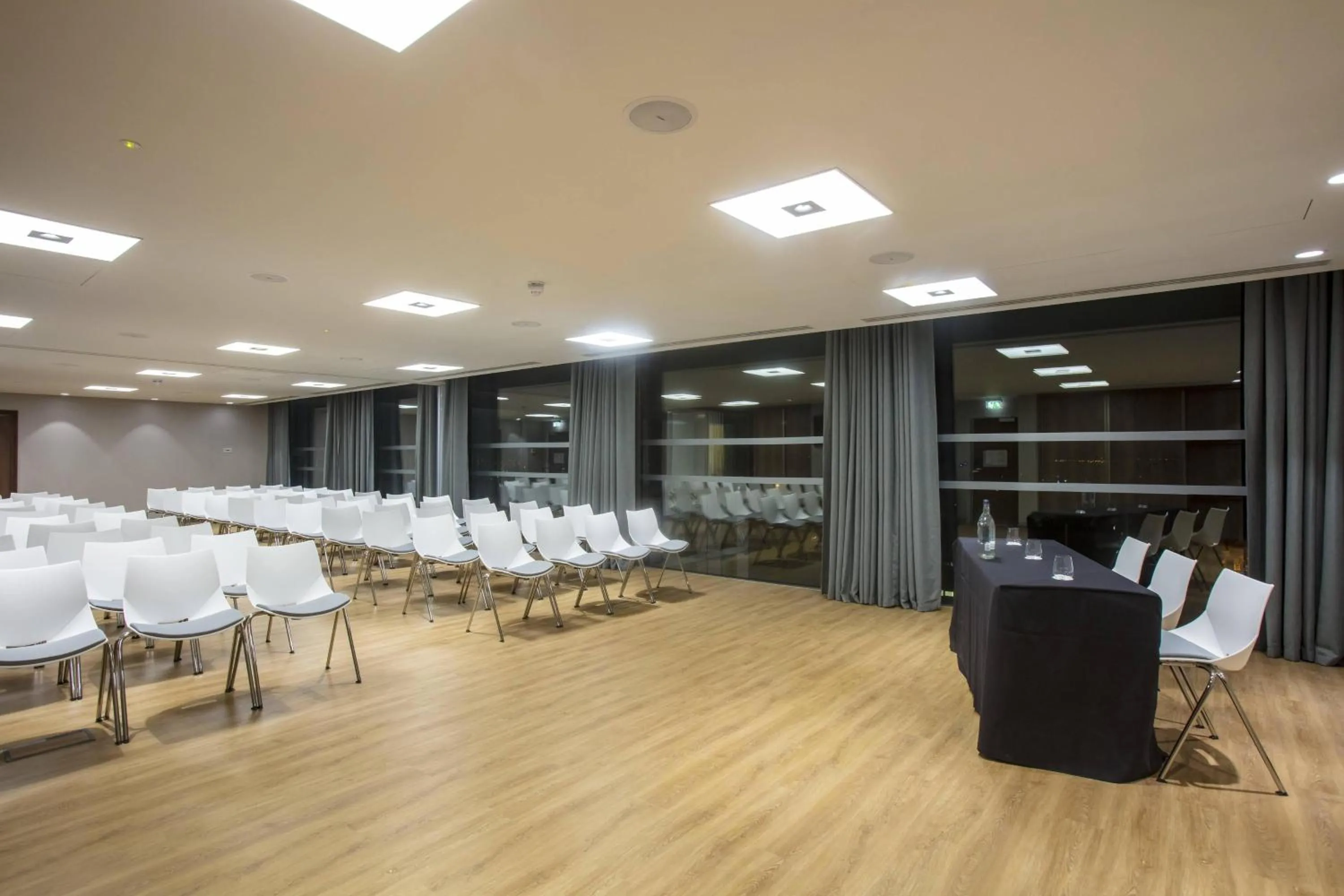 Entertainment in Courtyard by Marriott Edinburgh West