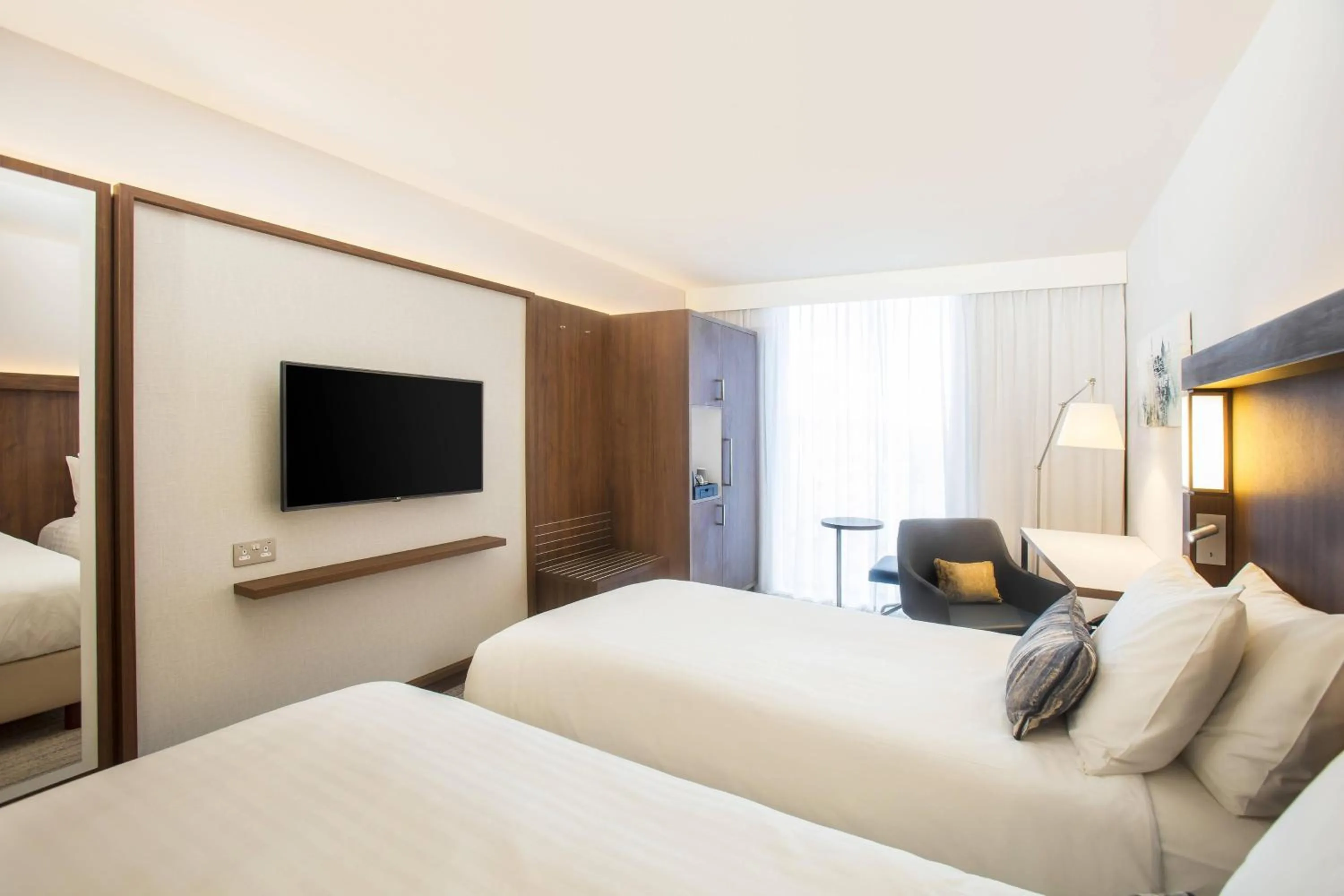 Photo of the whole room, Bed in Courtyard by Marriott Edinburgh West