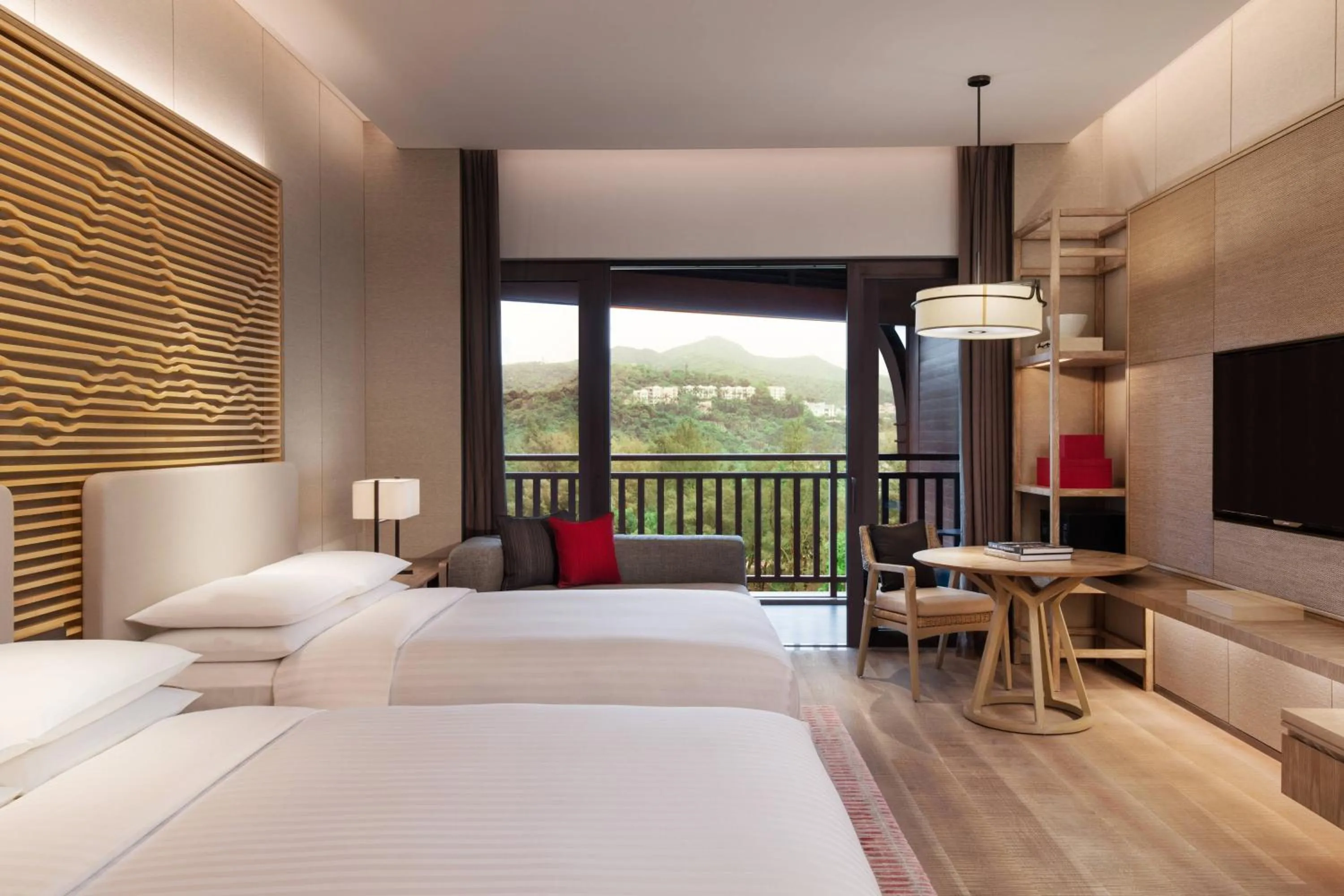 Photo of the whole room, Bed in Shenzhen Marriott Hotel Golden Bay