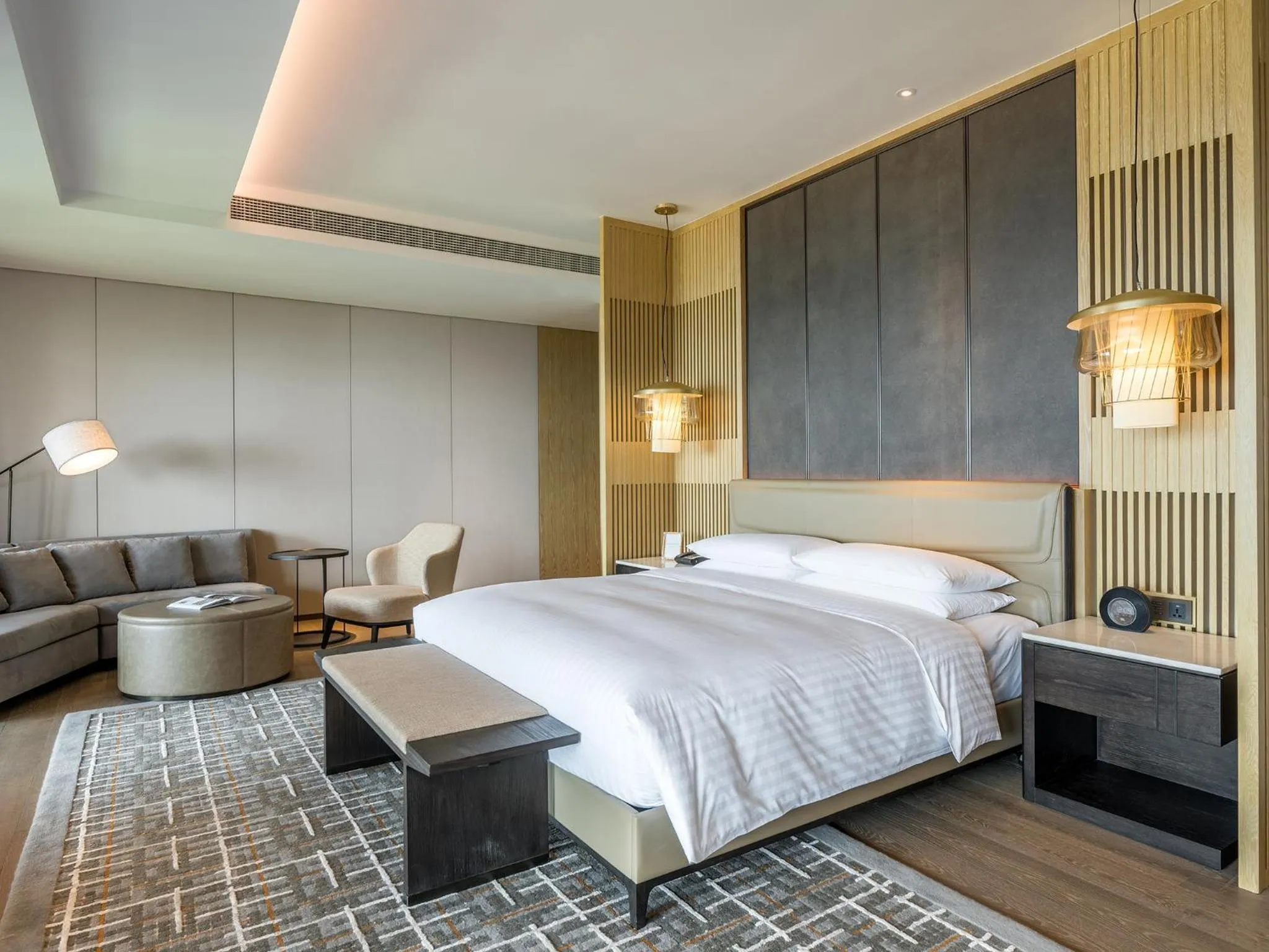 Photo of the whole room, Bed in Shenzhen Marriott Hotel Golden Bay