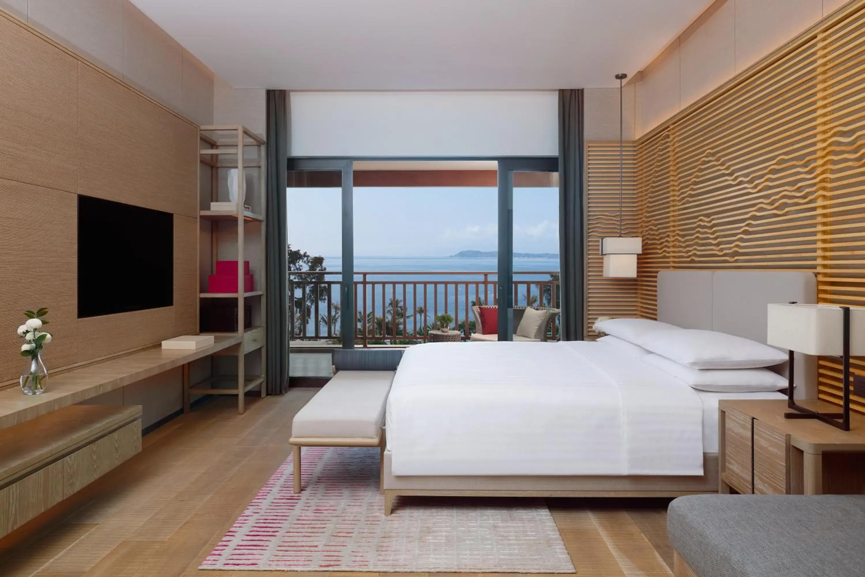 Grand Seaview King Room in Shenzhen Marriott Hotel Golden Bay Grand Seaview King Room in Shenzhen Marriott Hotel Golden Bay