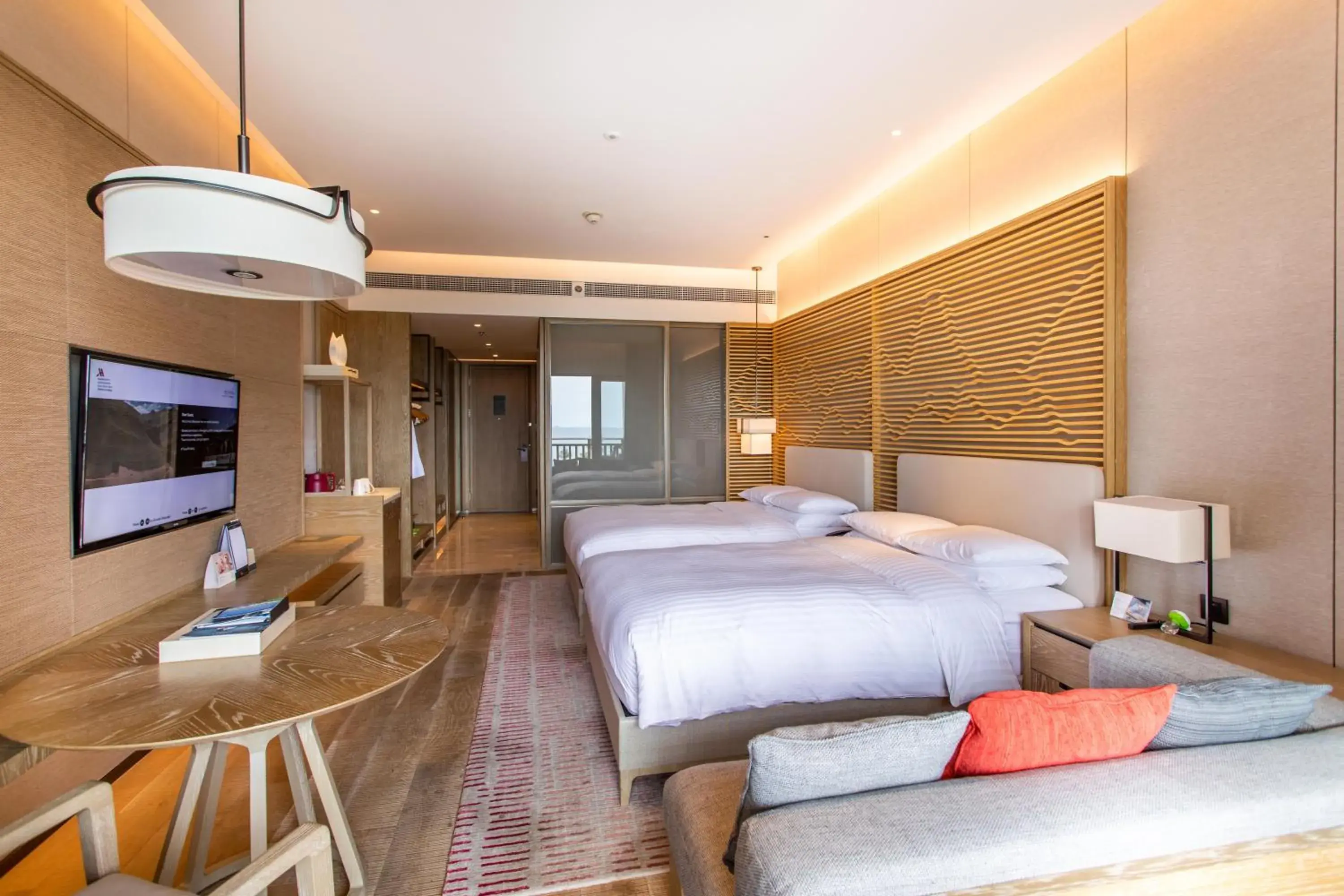 Deluxe Twin Room in Shenzhen Marriott Hotel Golden Bay Deluxe Twin Room in Shenzhen Marriott Hotel Golden Bay