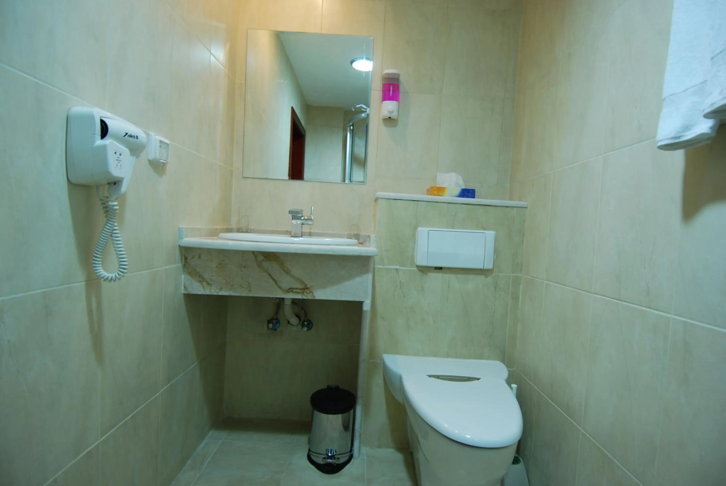 Bathroom in Al Rashid Hotel