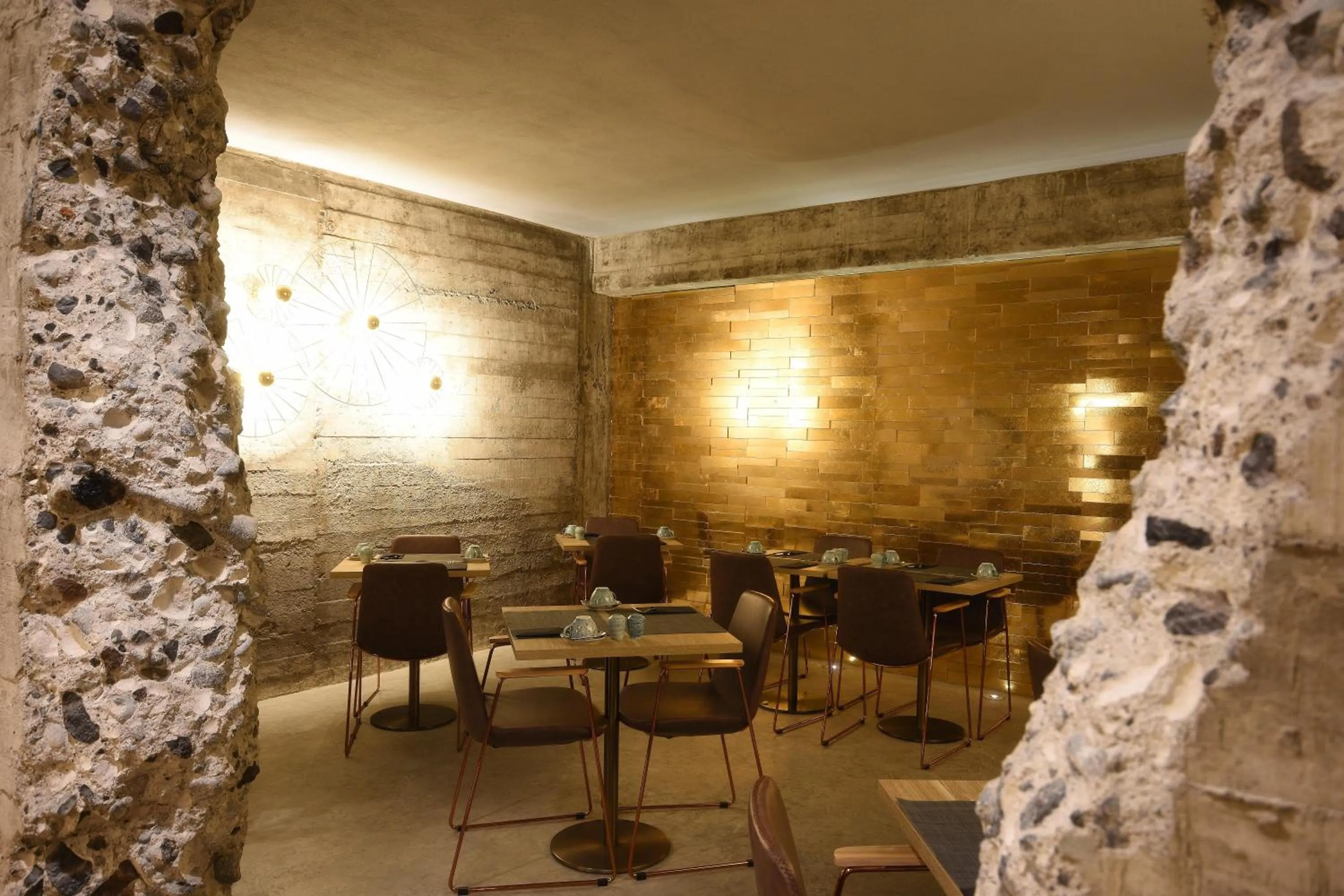 Restaurant/places to eat in Design Plus Bex Hotel