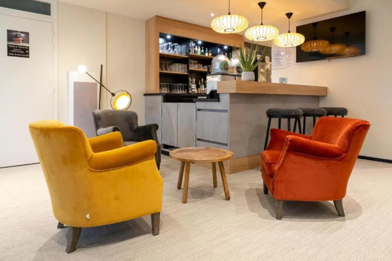 Lounge or bar in Best Western Auray le Loch
