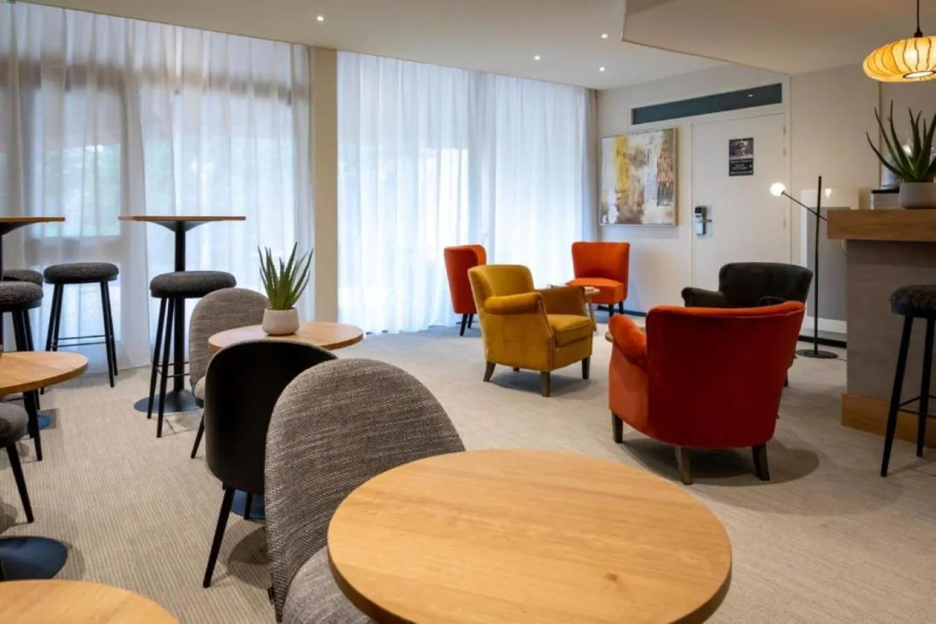Lounge or bar in Best Western Auray le Loch