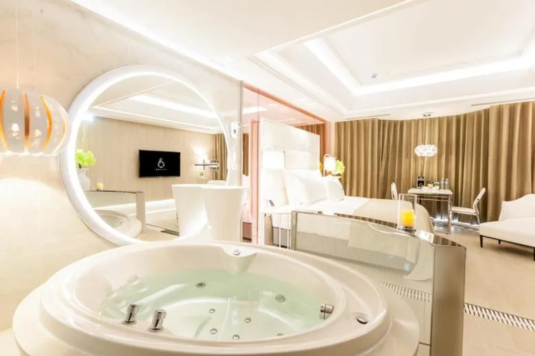 Bed in Six Star Motel-Taoyuan