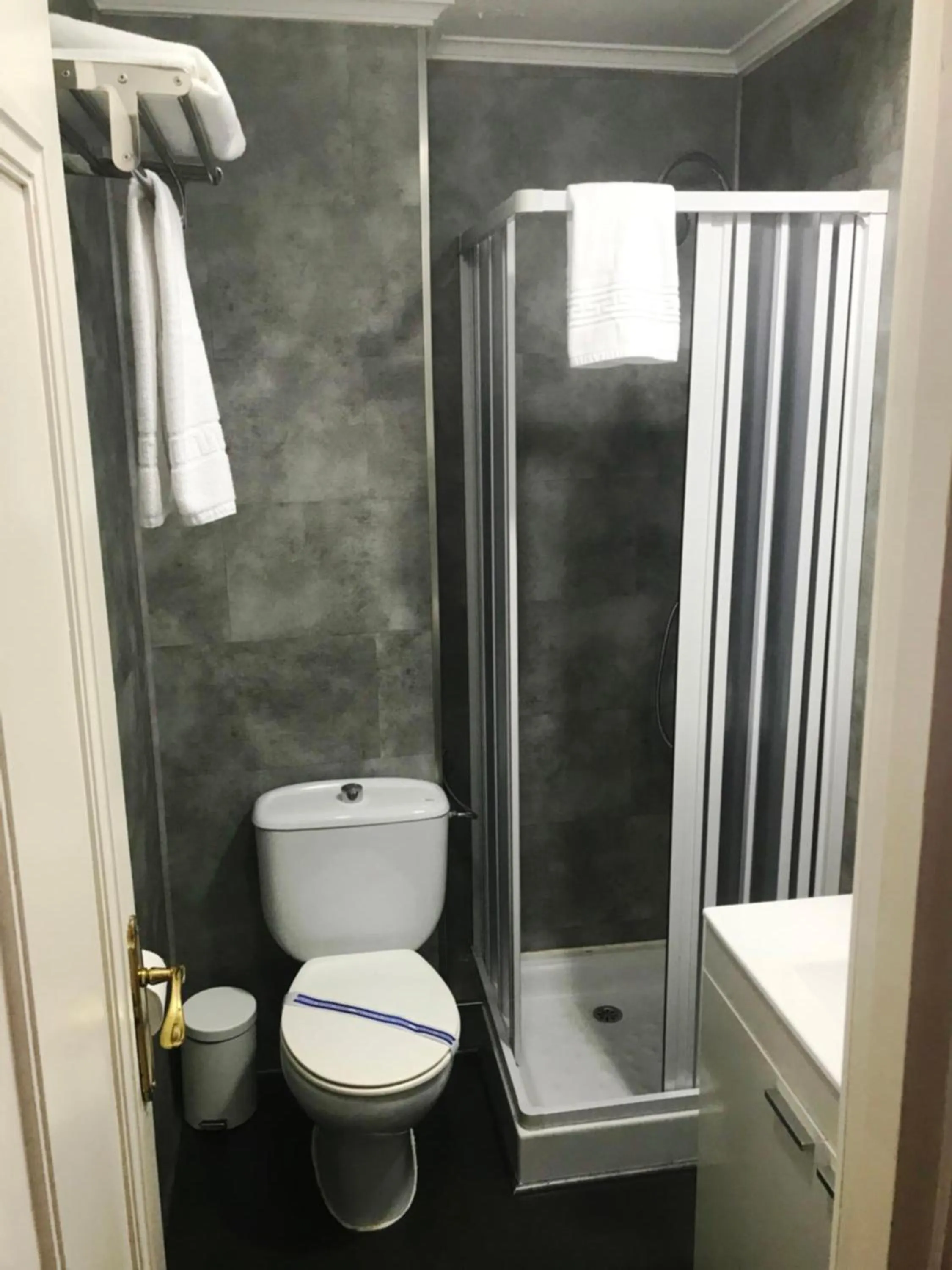 Bathroom in Hotel Neguri