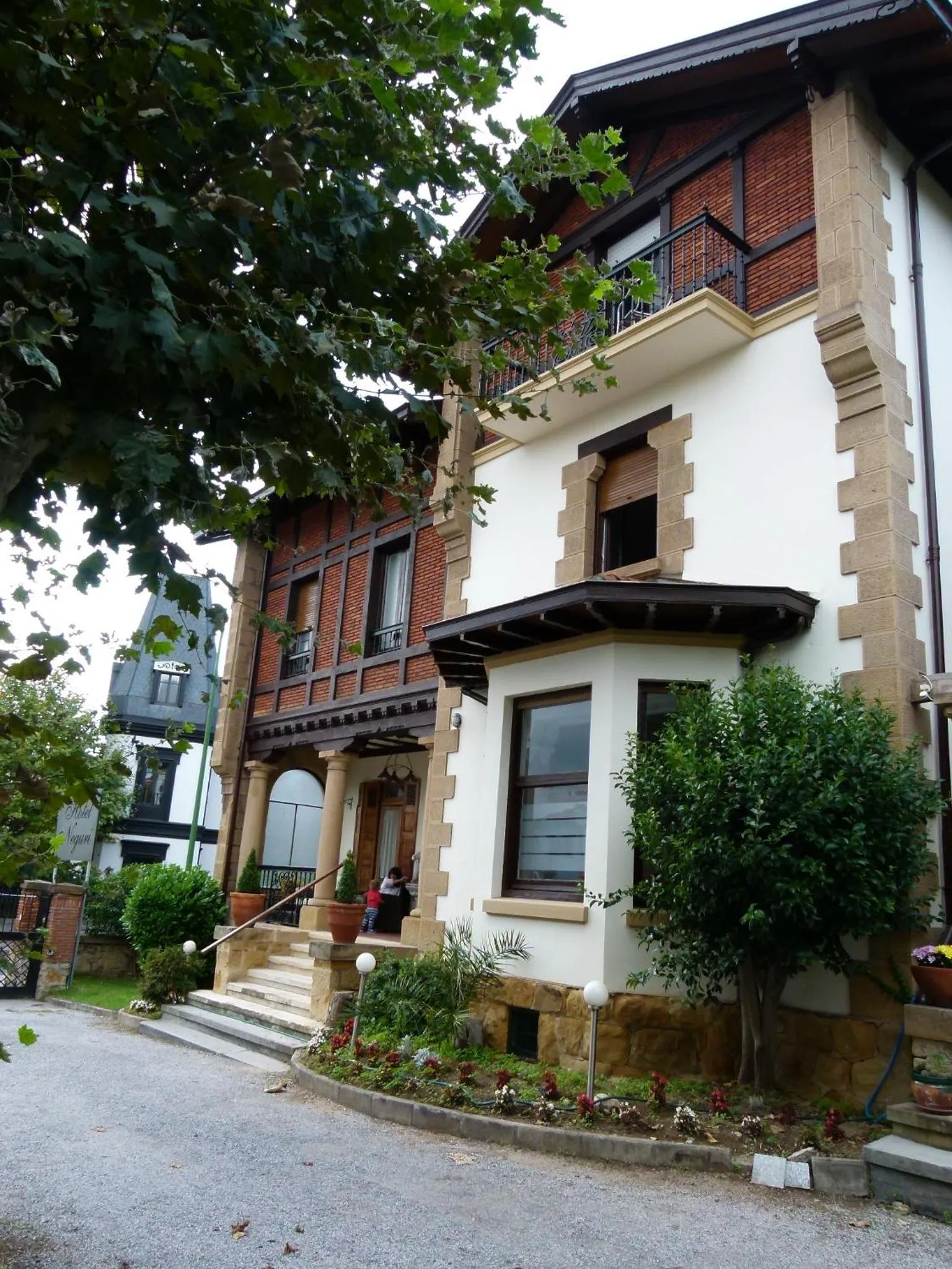 Facade/entrance in Hotel Neguri
