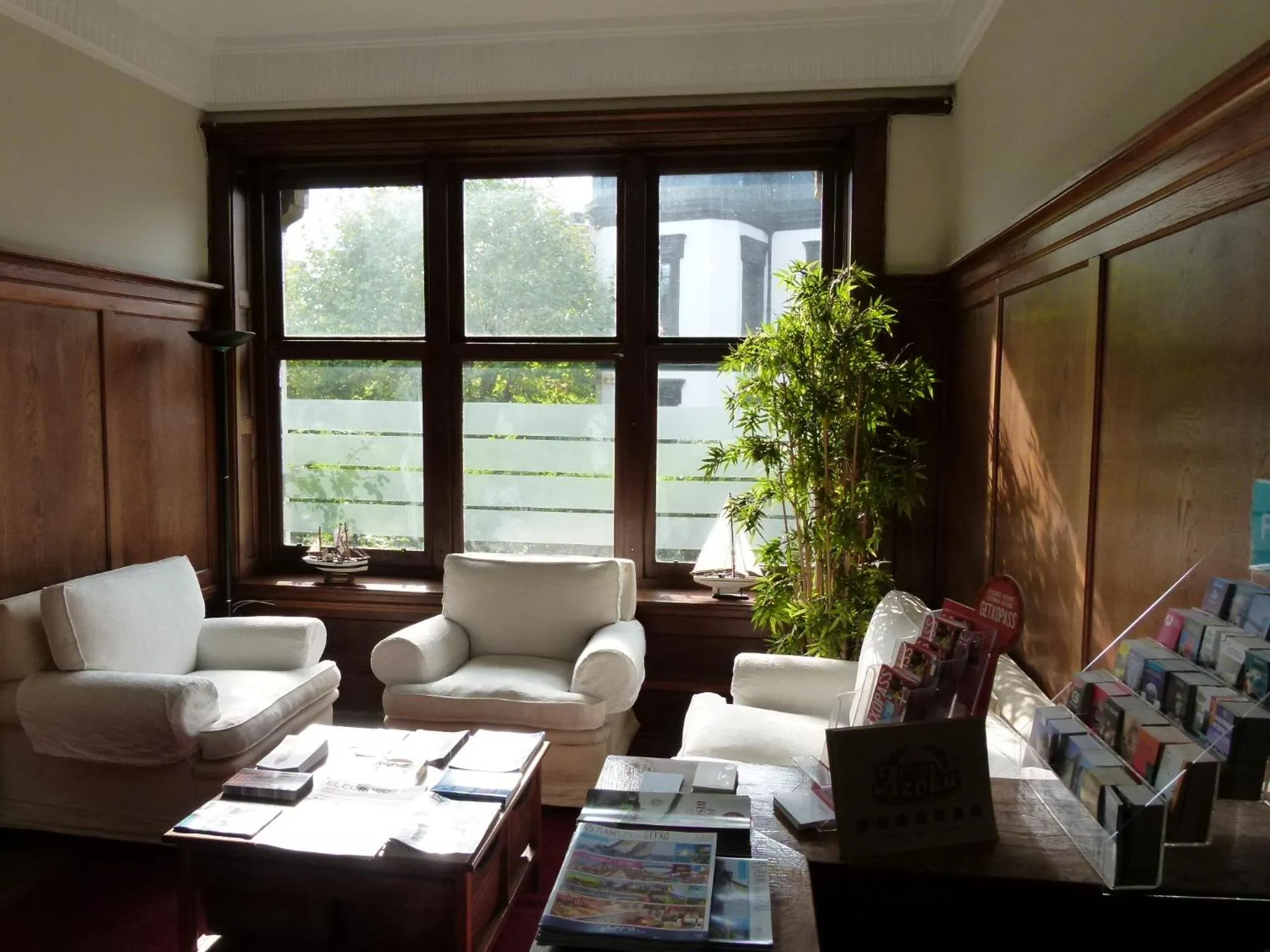 Seating area in Hotel Neguri