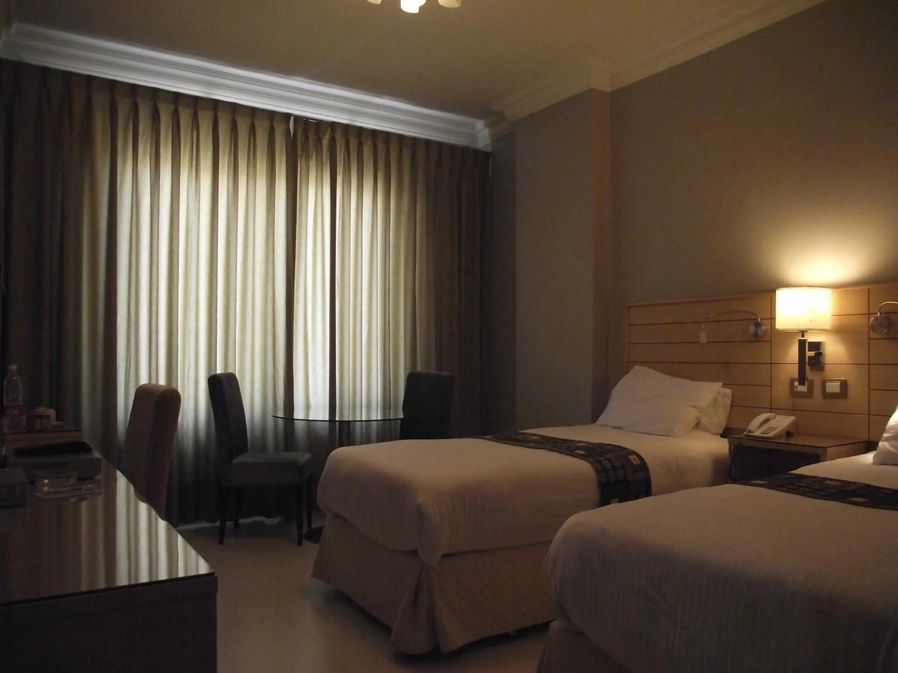 Photo of the whole room, Bed in Crystal Suites