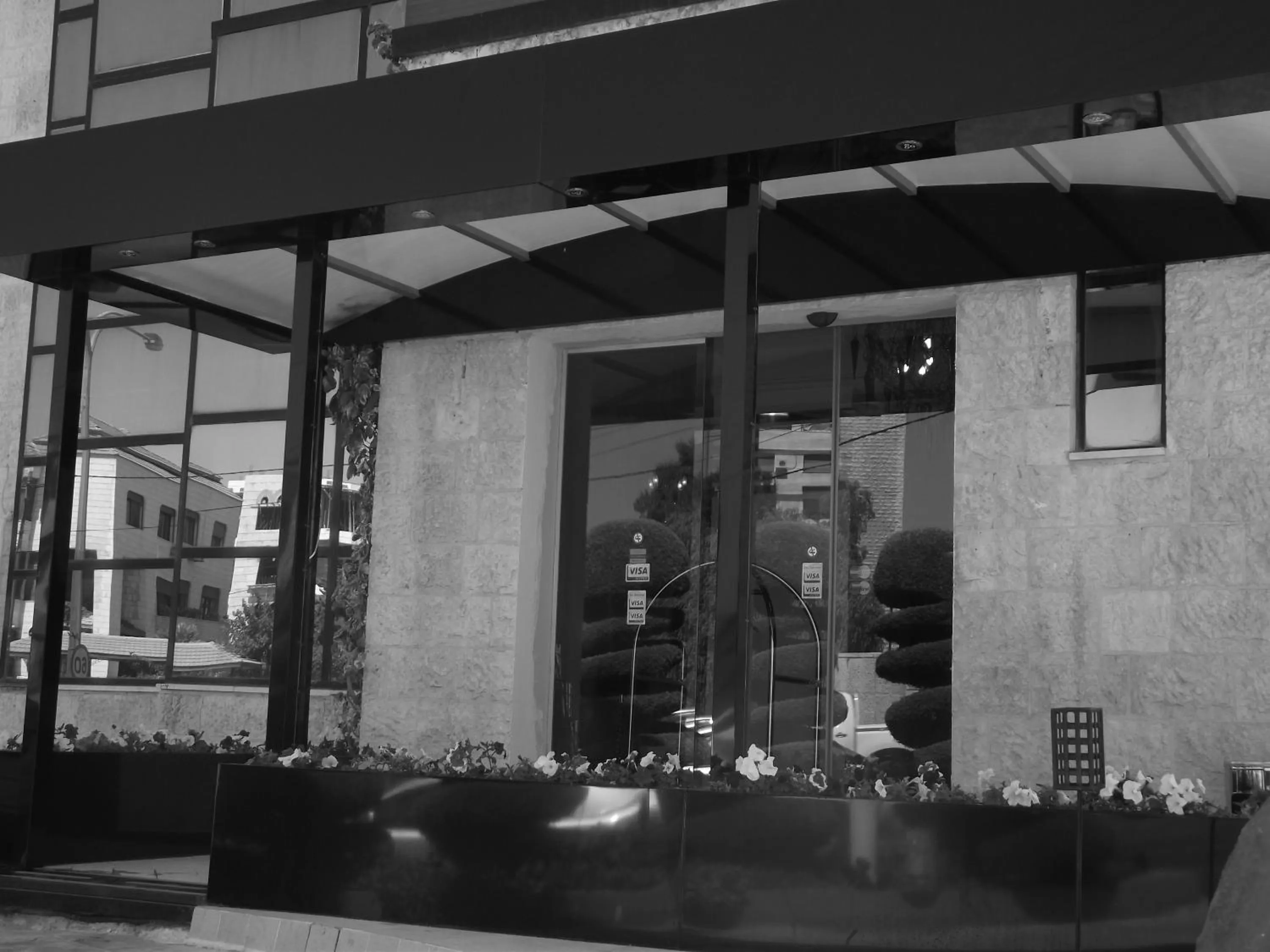 Facade/entrance in Crystal Suites