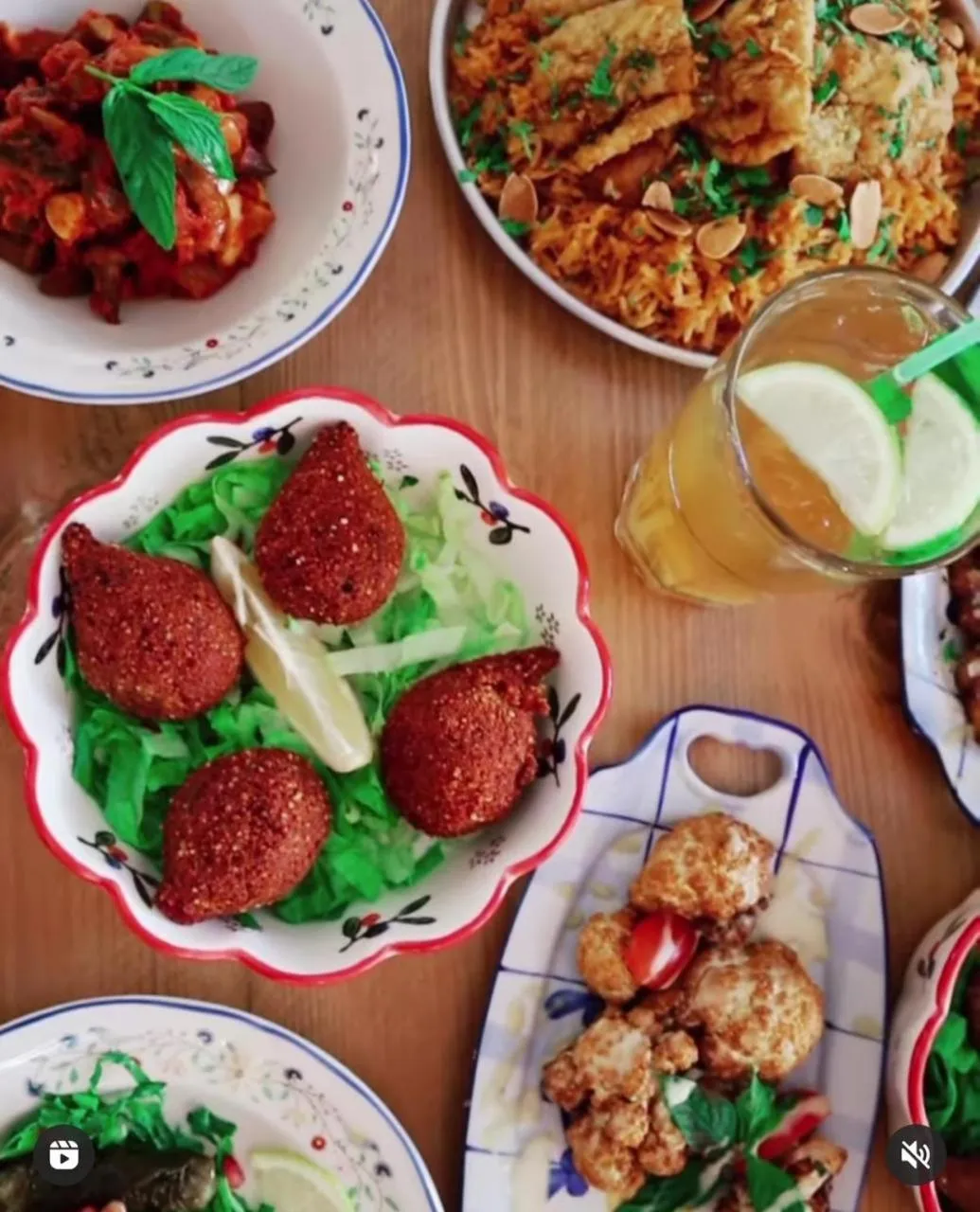 Restaurant/places to eat in Crystal Suites