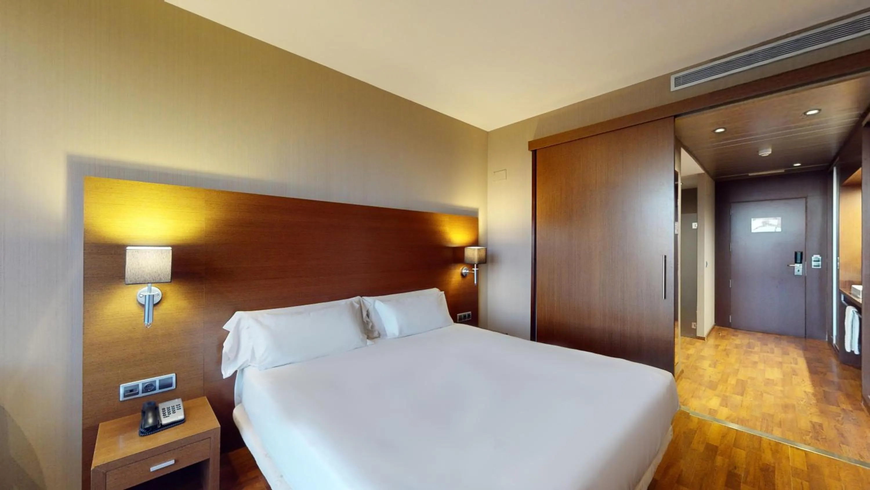 Photo of the whole room, Bed in AZZ Valencia Congress Hotel & Spa