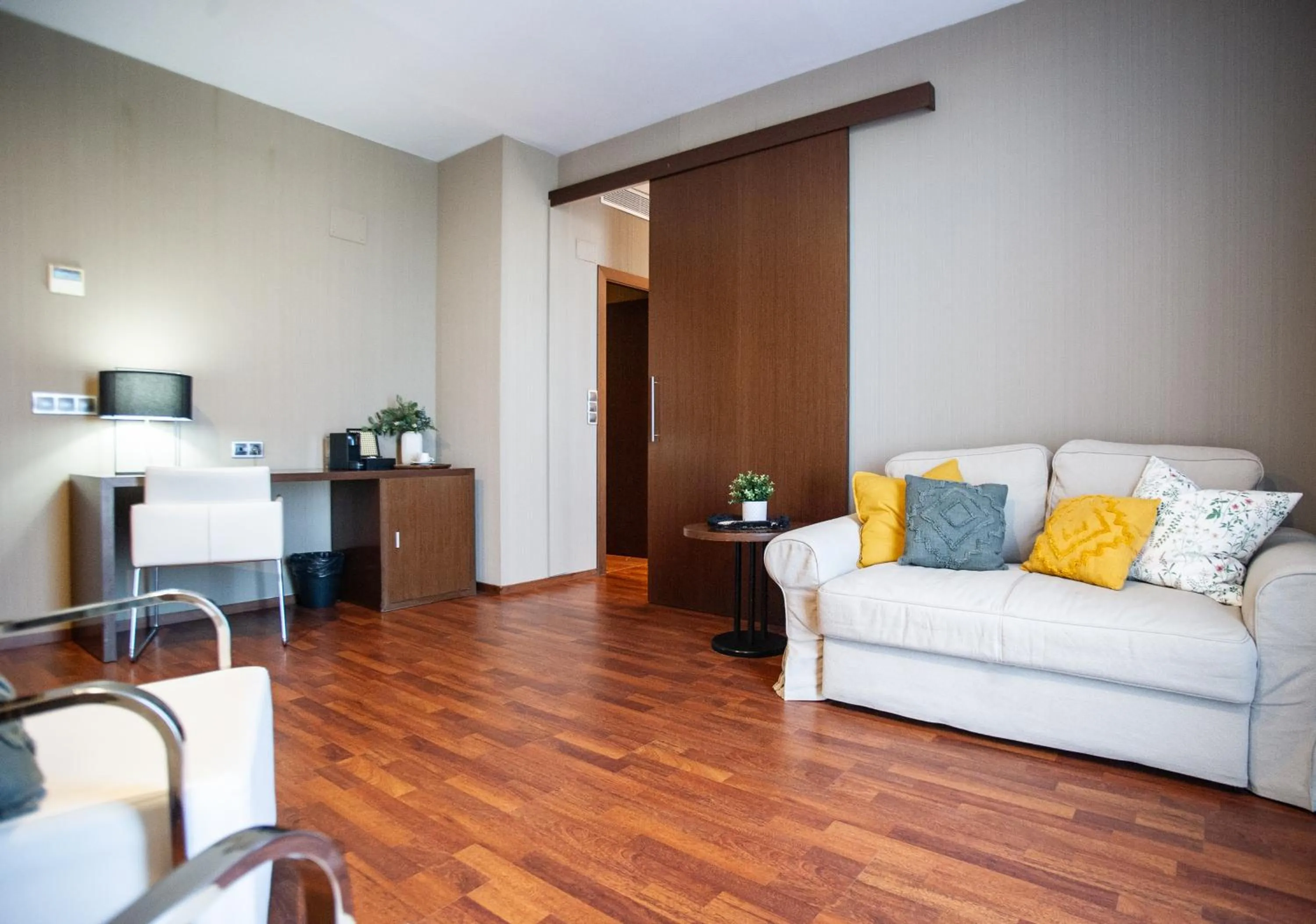 Living room in AZZ Valencia Congress Hotel & Spa