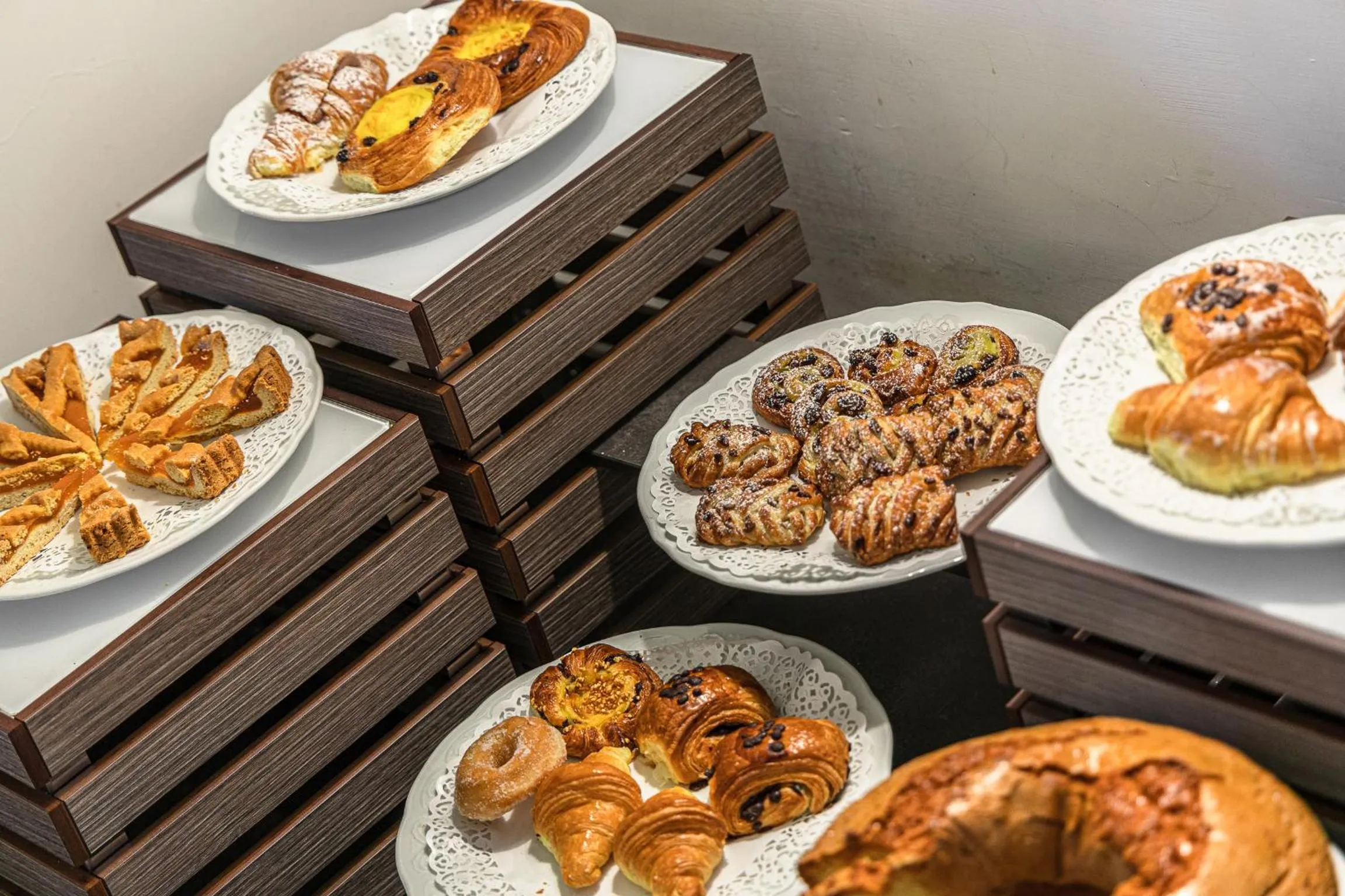 Buffet breakfast in Hotel De La Ville