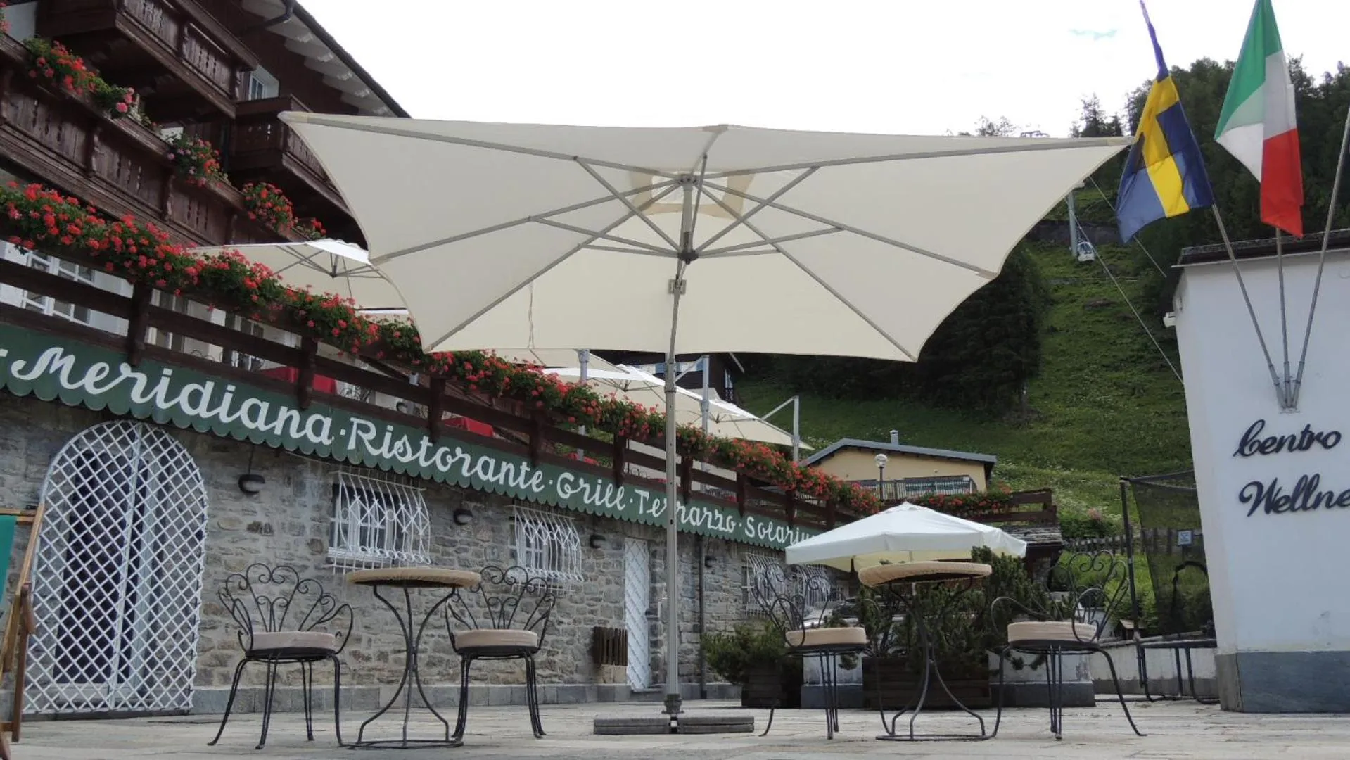 Property building in Hotel La Meridiana