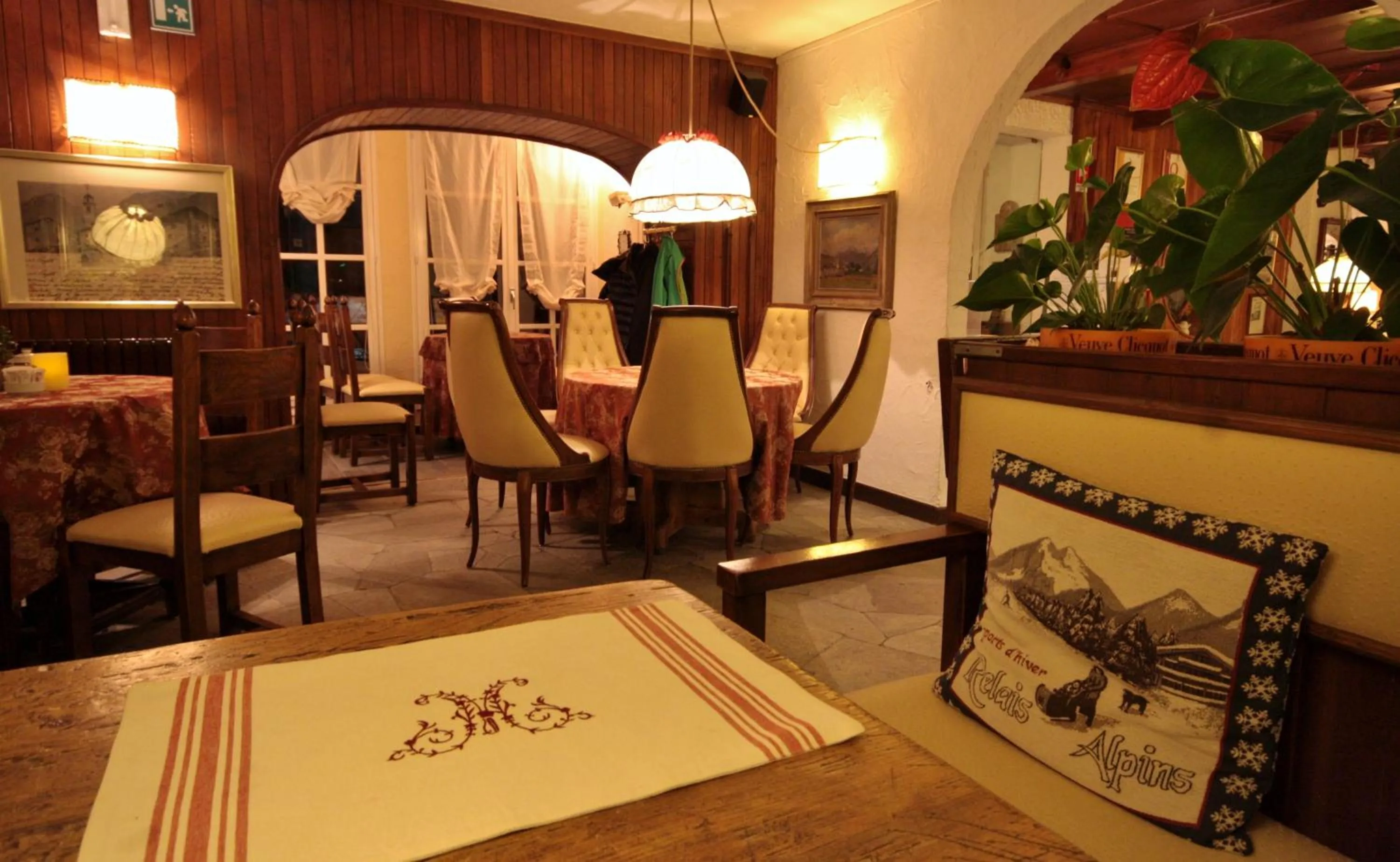 Restaurant/places to eat in Hotel La Meridiana