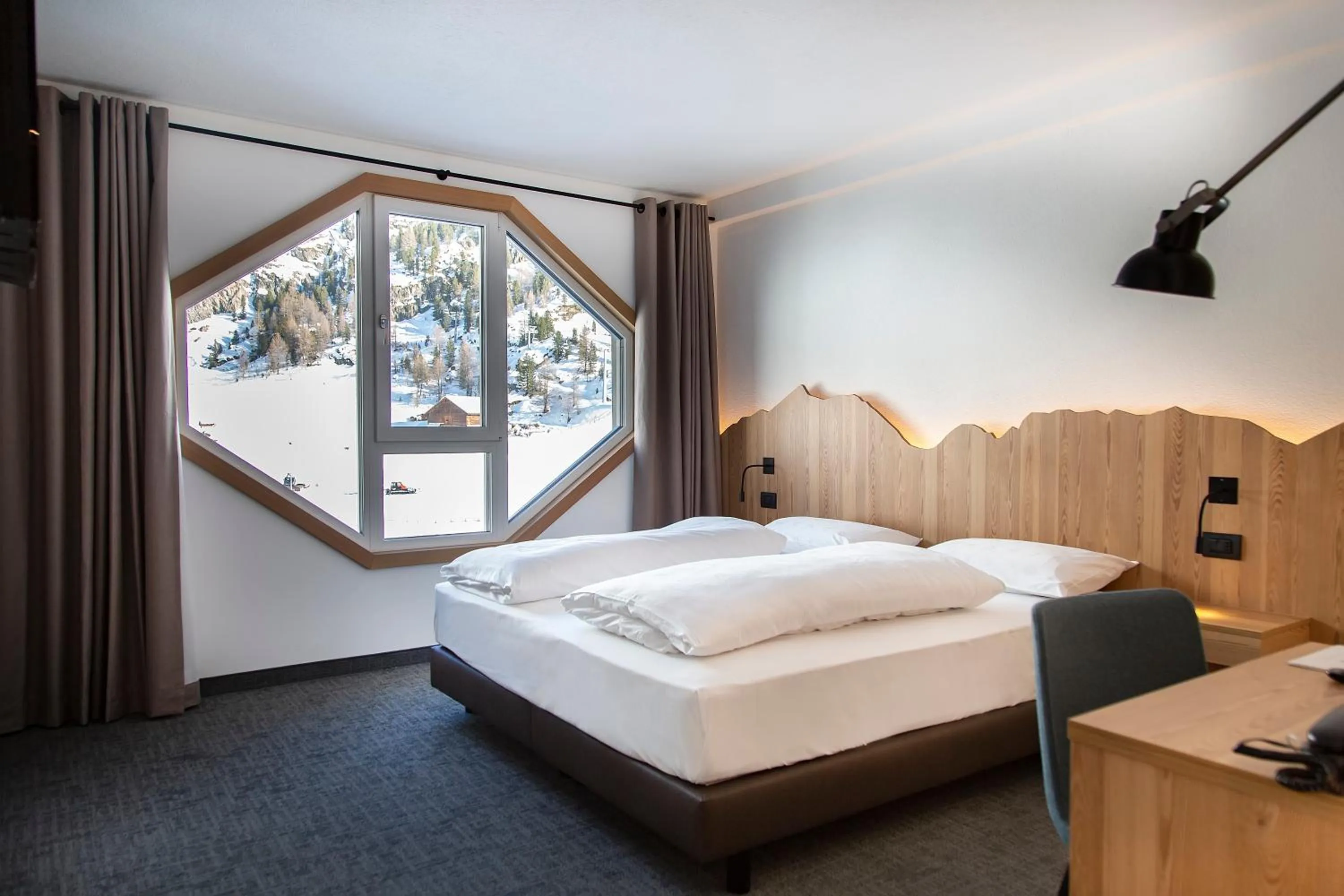 Bed in Blu Hotel Senales Zirm-Cristal