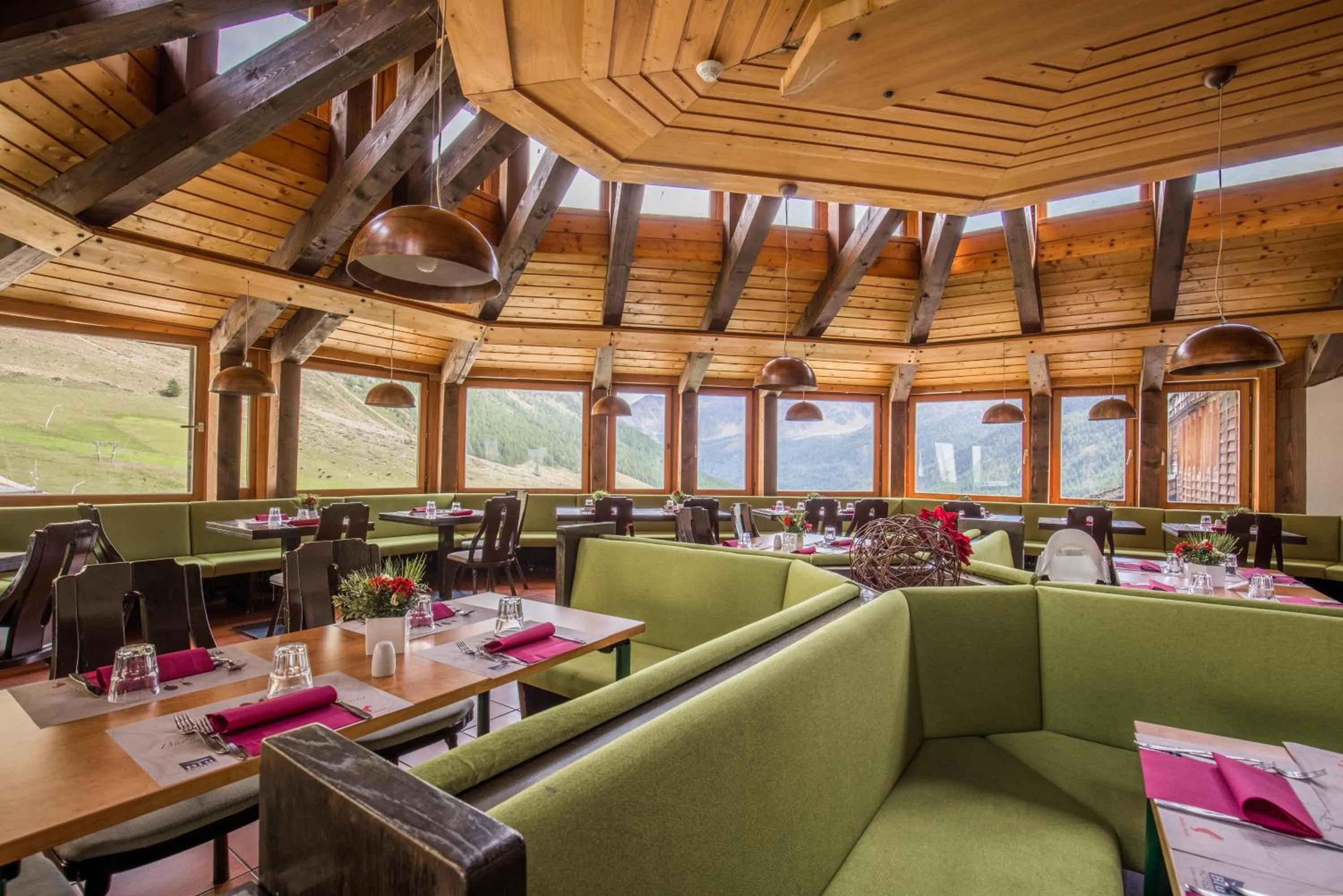 Restaurant/places to eat in Blu Hotel Senales Zirm-Cristal