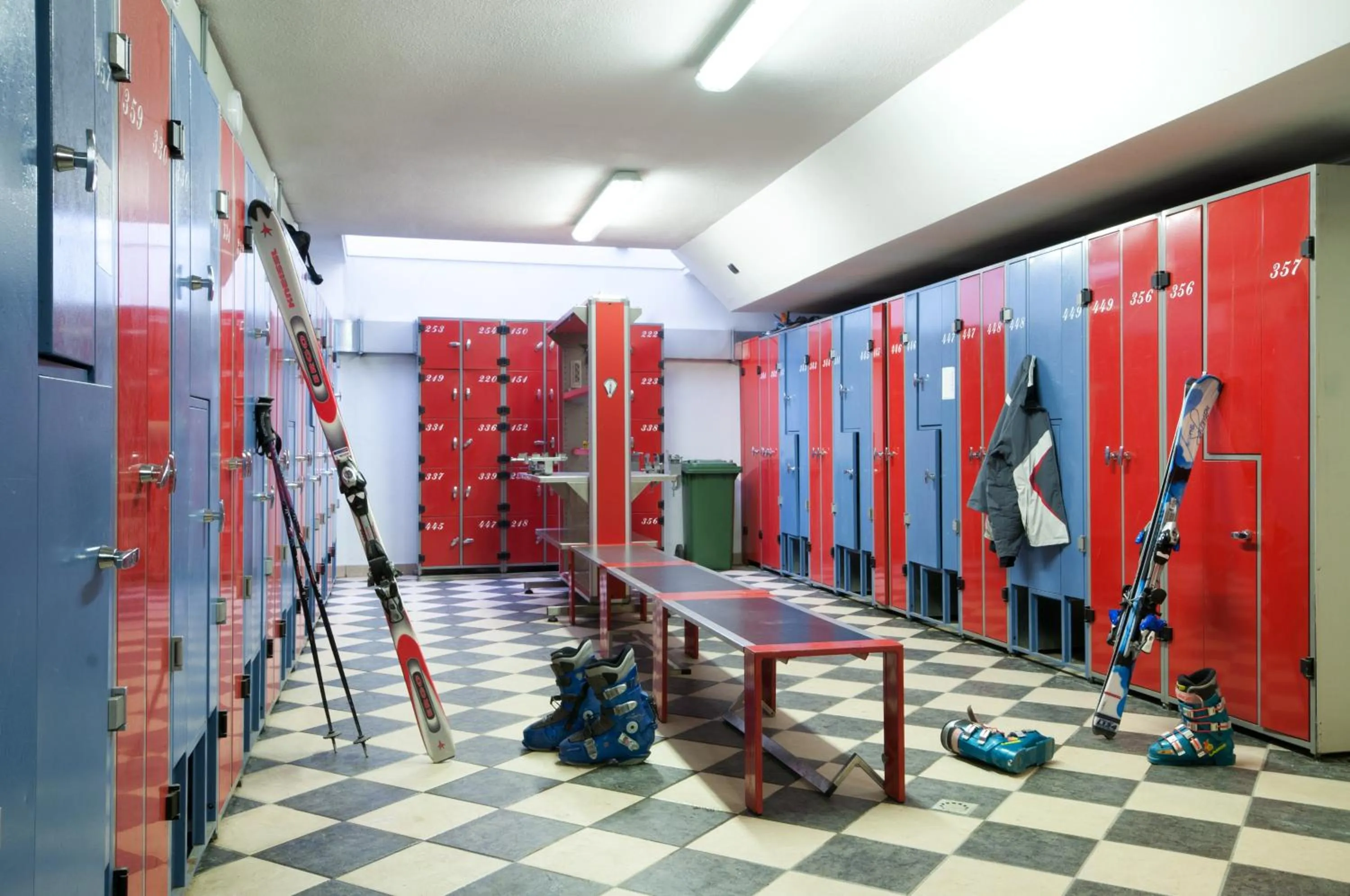 Skiing in Hotel Baita Montana