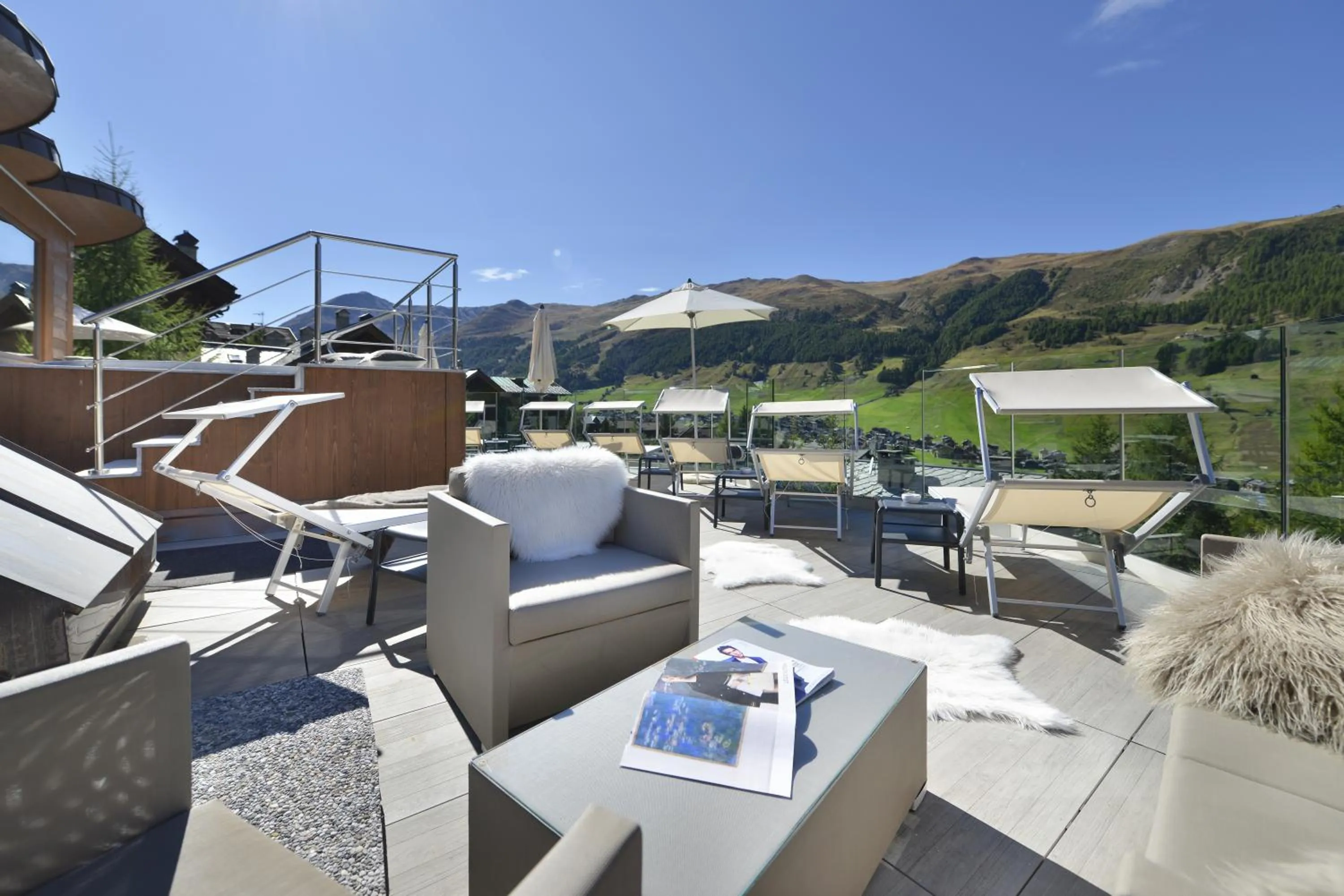 Patio in Hotel Baita Montana