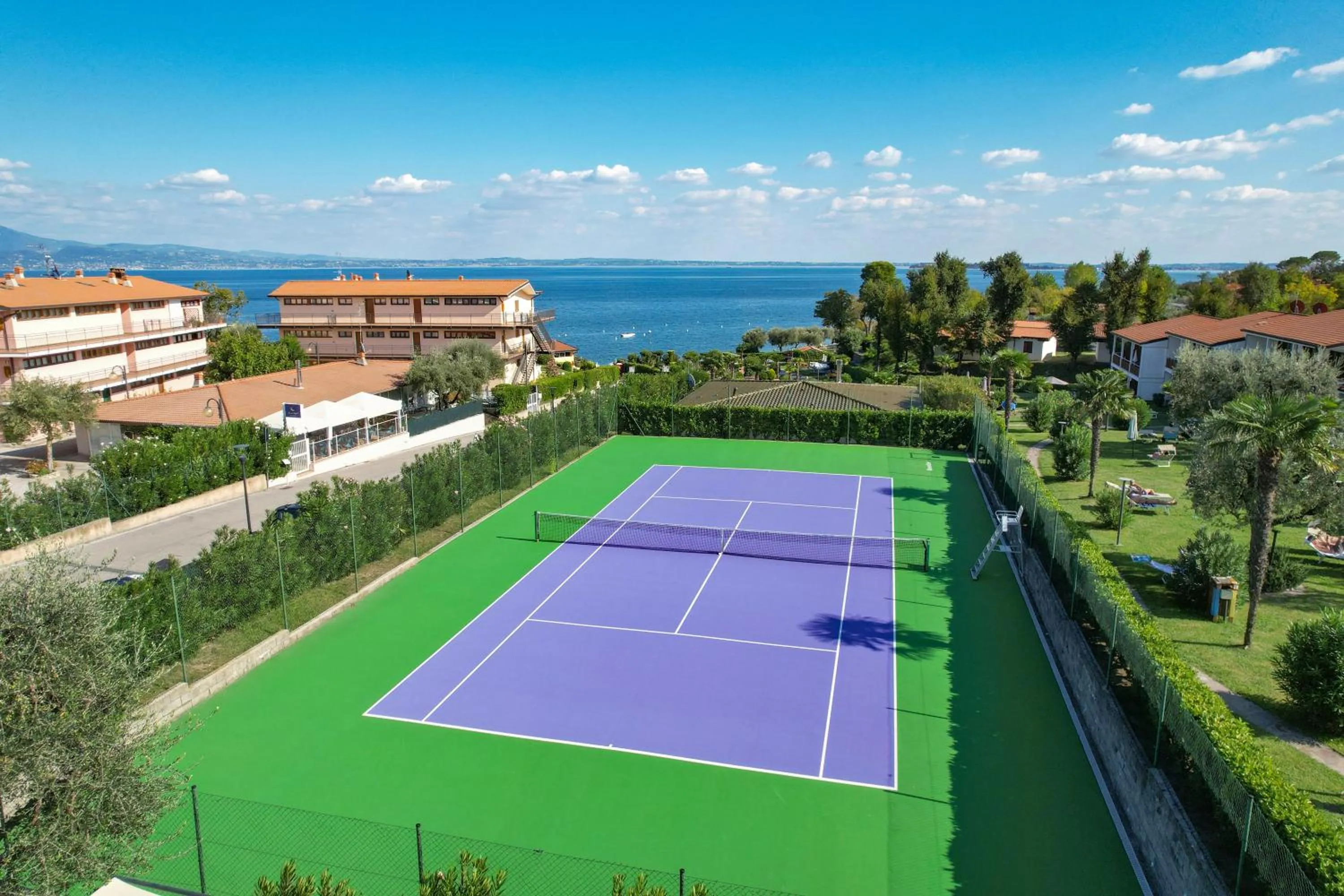 Tennis court in Apparthotel San Sivino