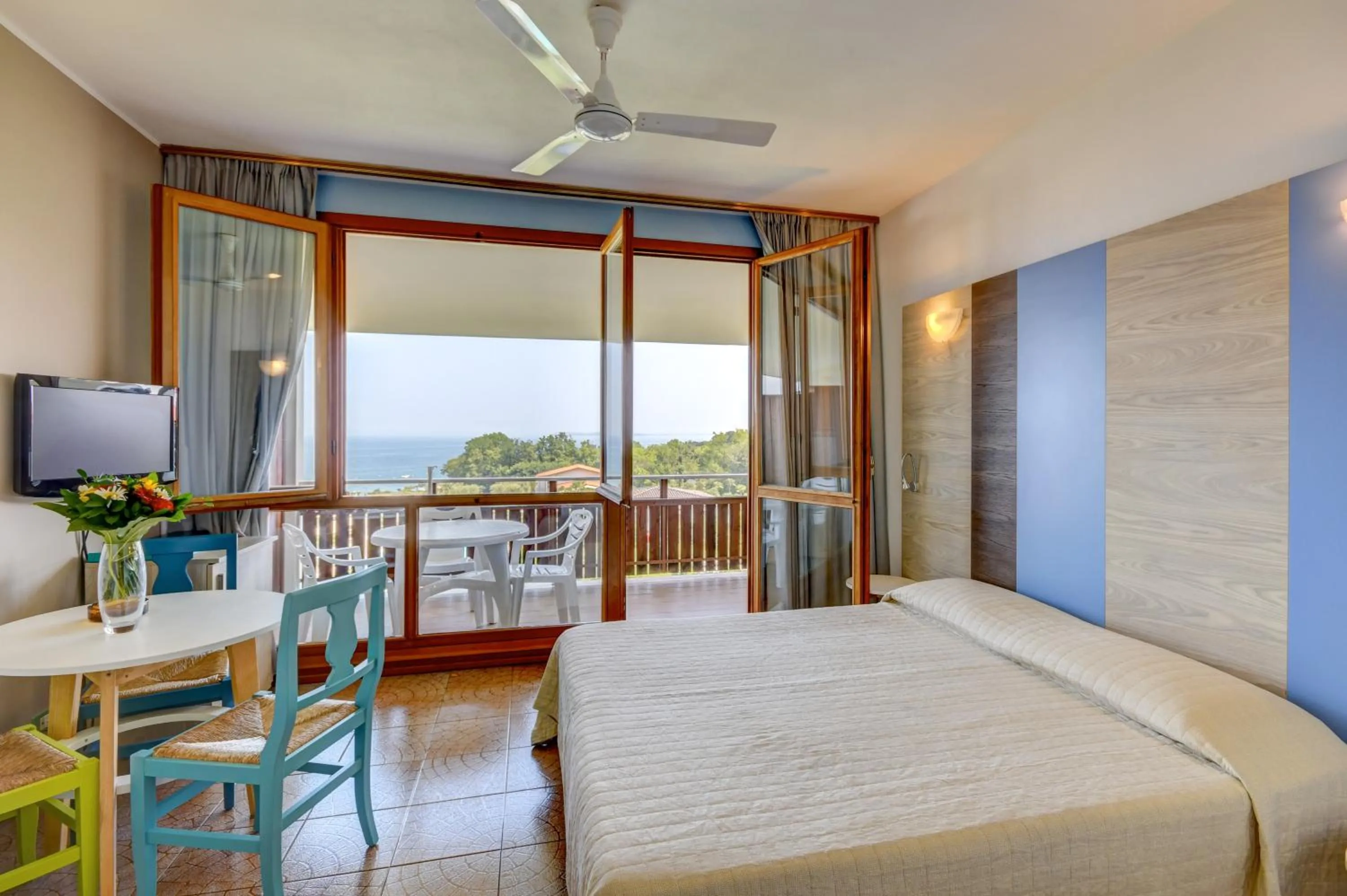 View (from property/room), Bed in Apparthotel San Sivino