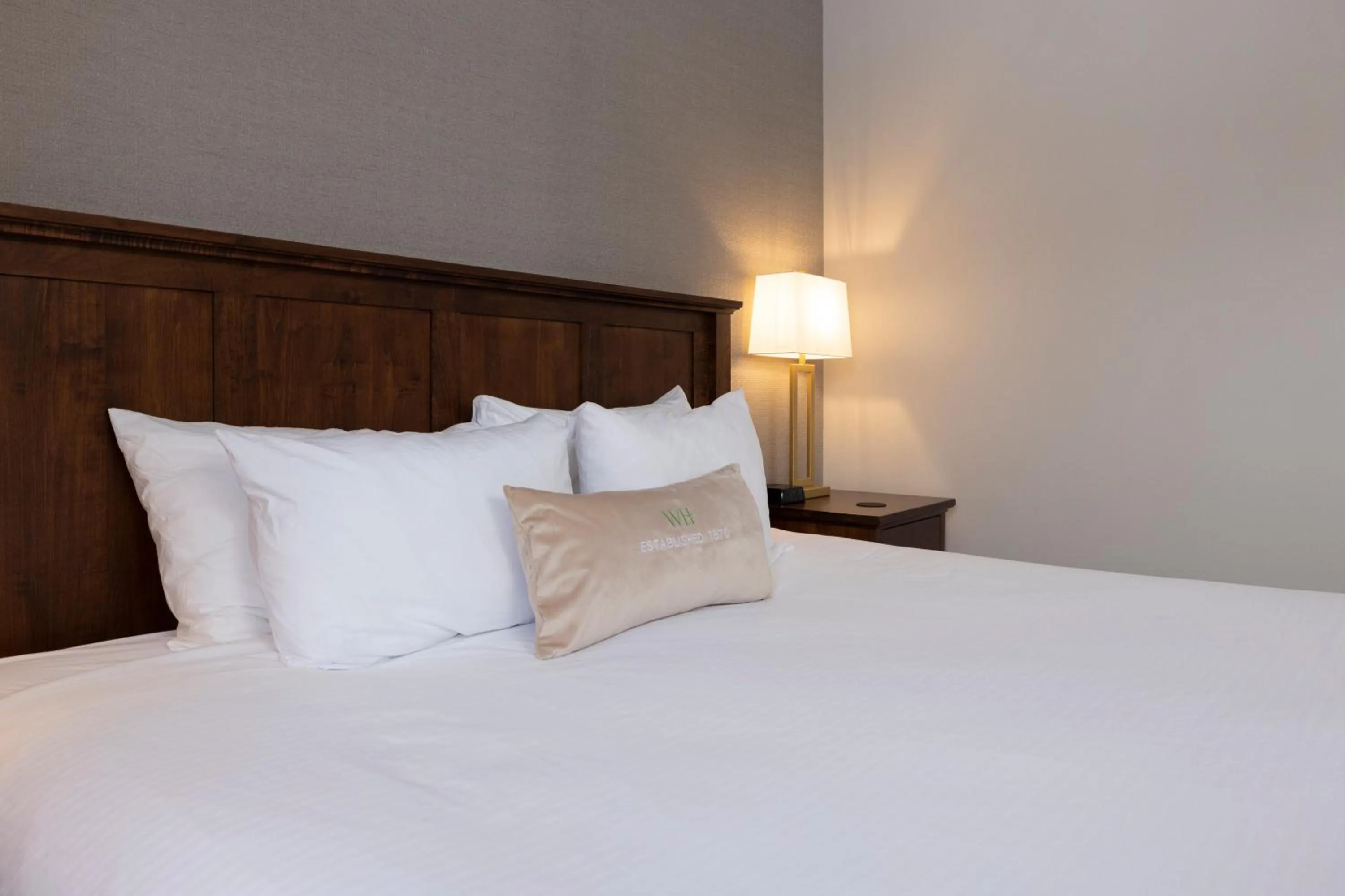 Bedroom, Bed in Windermere House