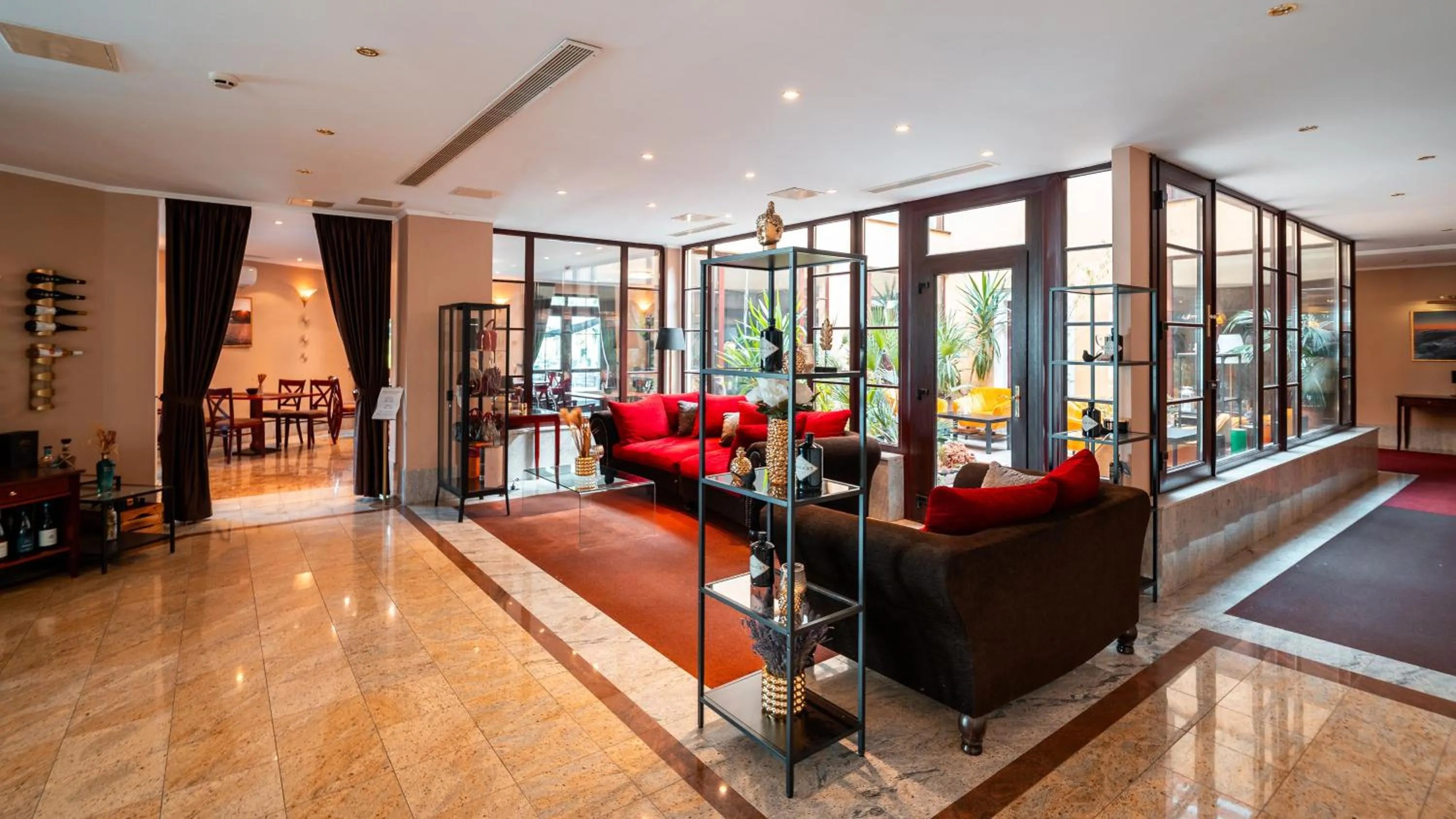 Lobby or reception in Hotel Tihany Átrium