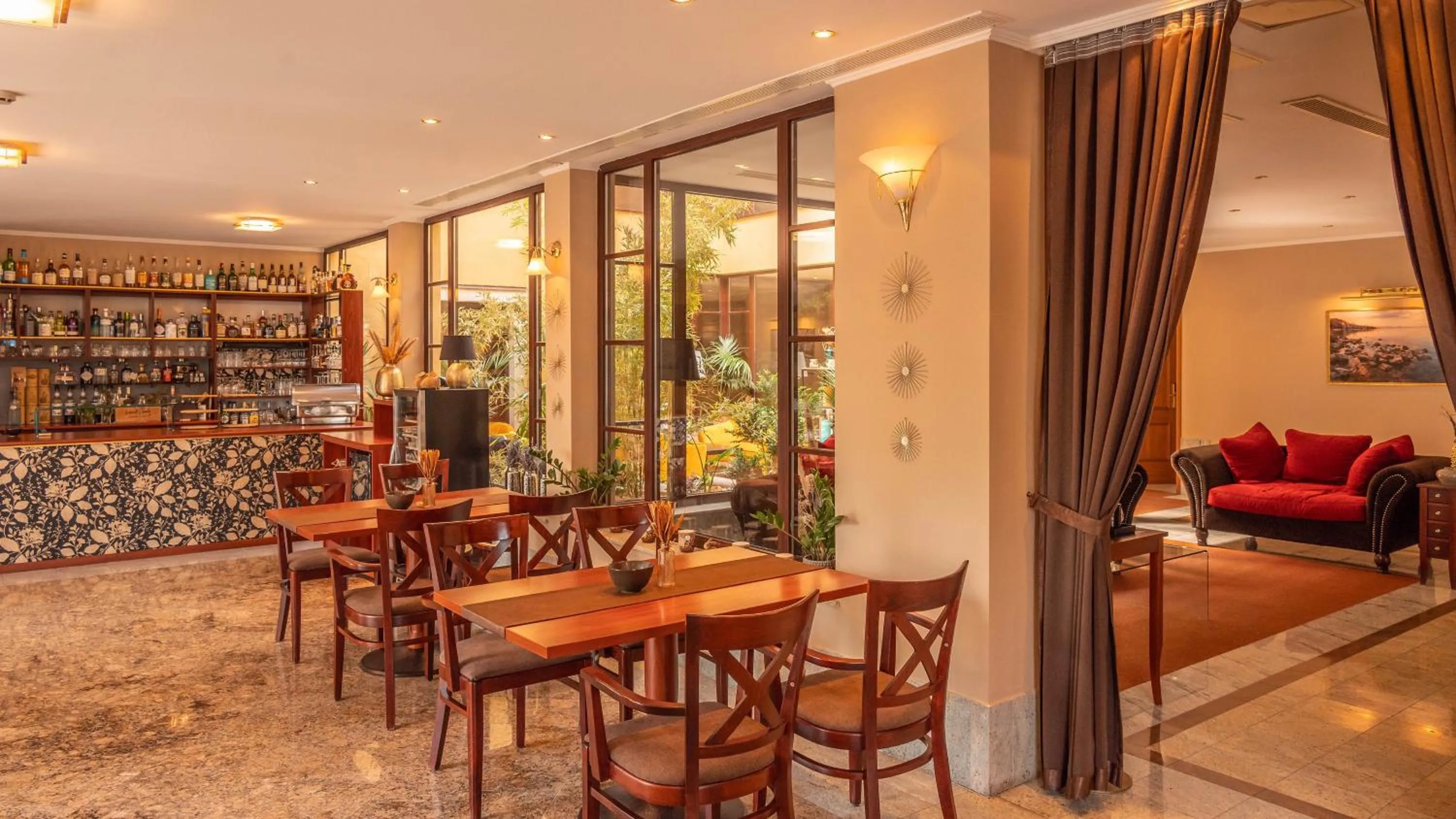 Restaurant/places to eat in Hotel Tihany Átrium