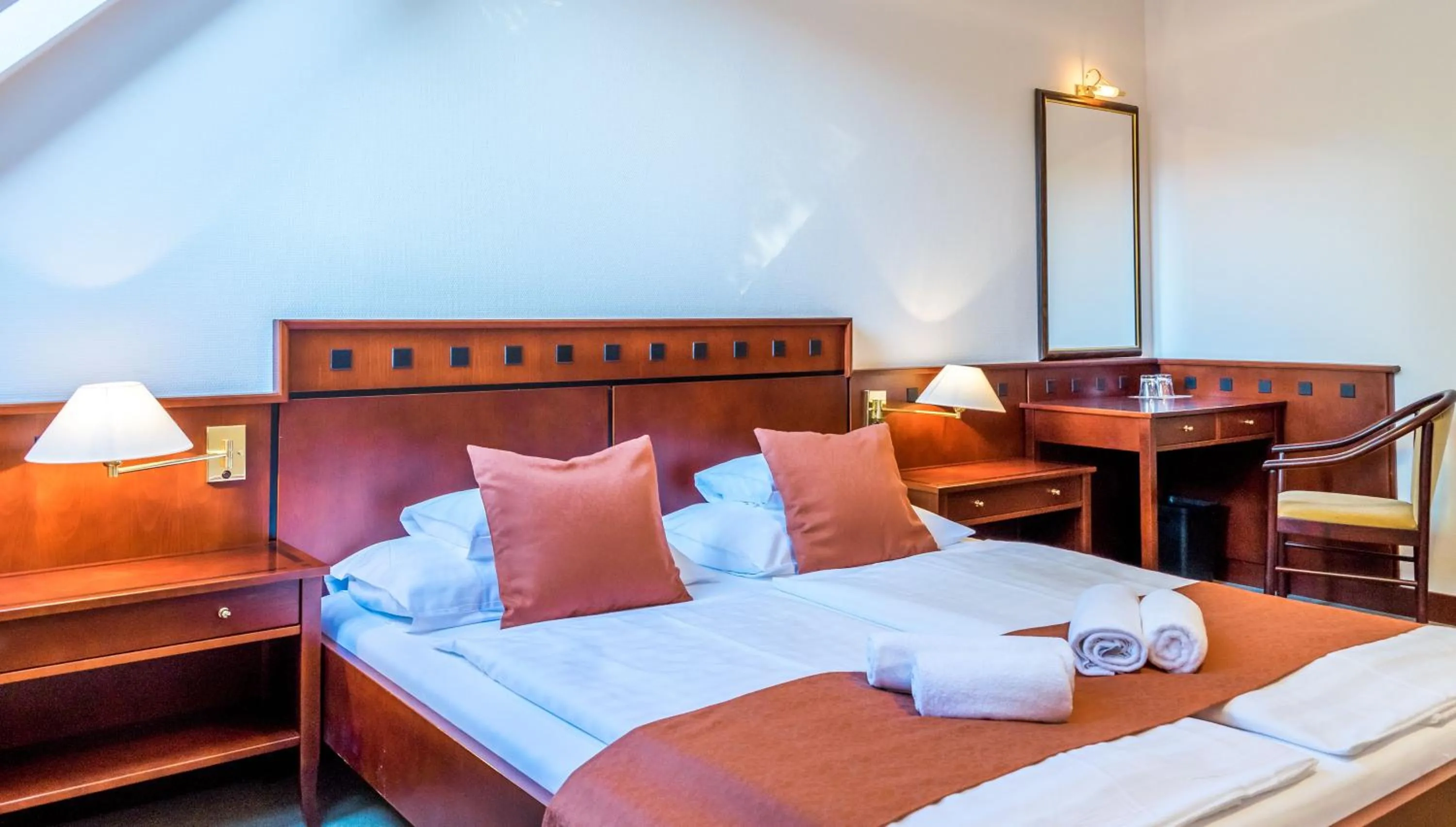 Property building, Bed in Hotel Tihany Átrium