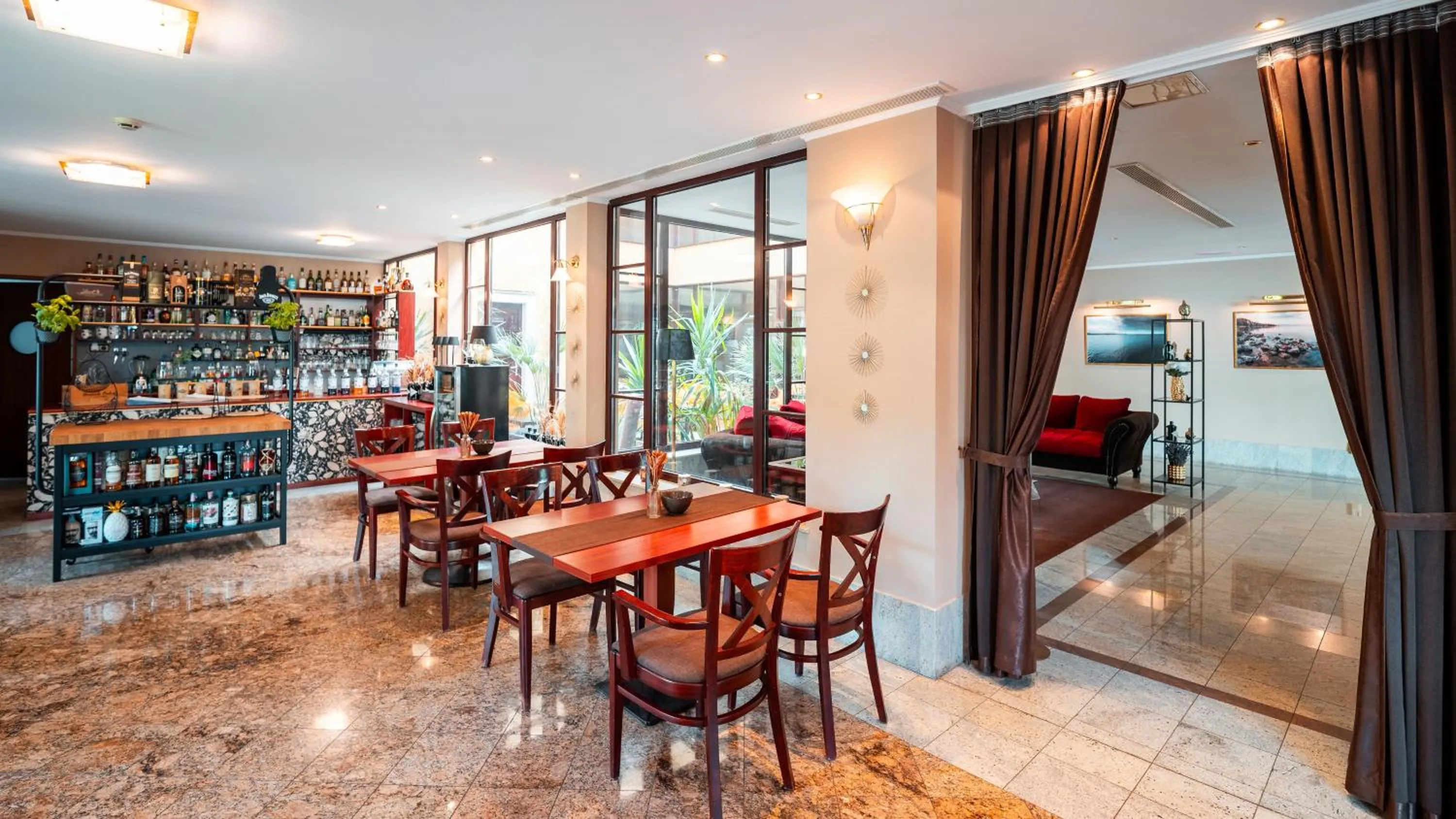 Restaurant/places to eat in Hotel Tihany Átrium