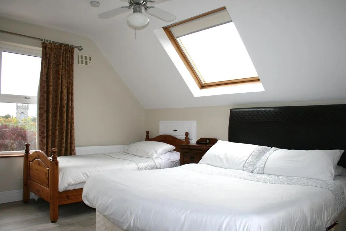 Photo of the whole room, Bed in Celtic House B&B