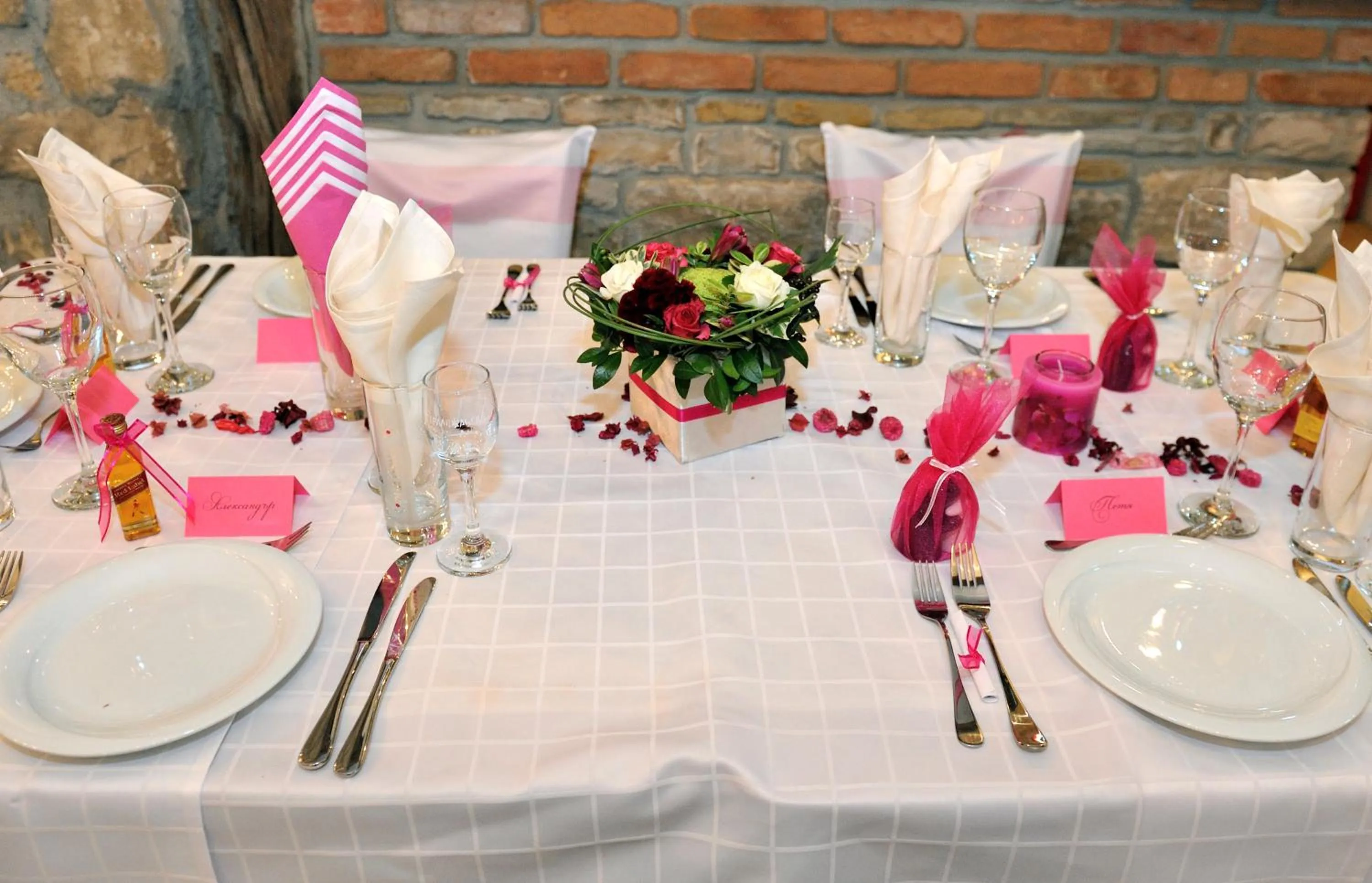 Restaurant/places to eat in Hotel Izvora - Garden Retreat