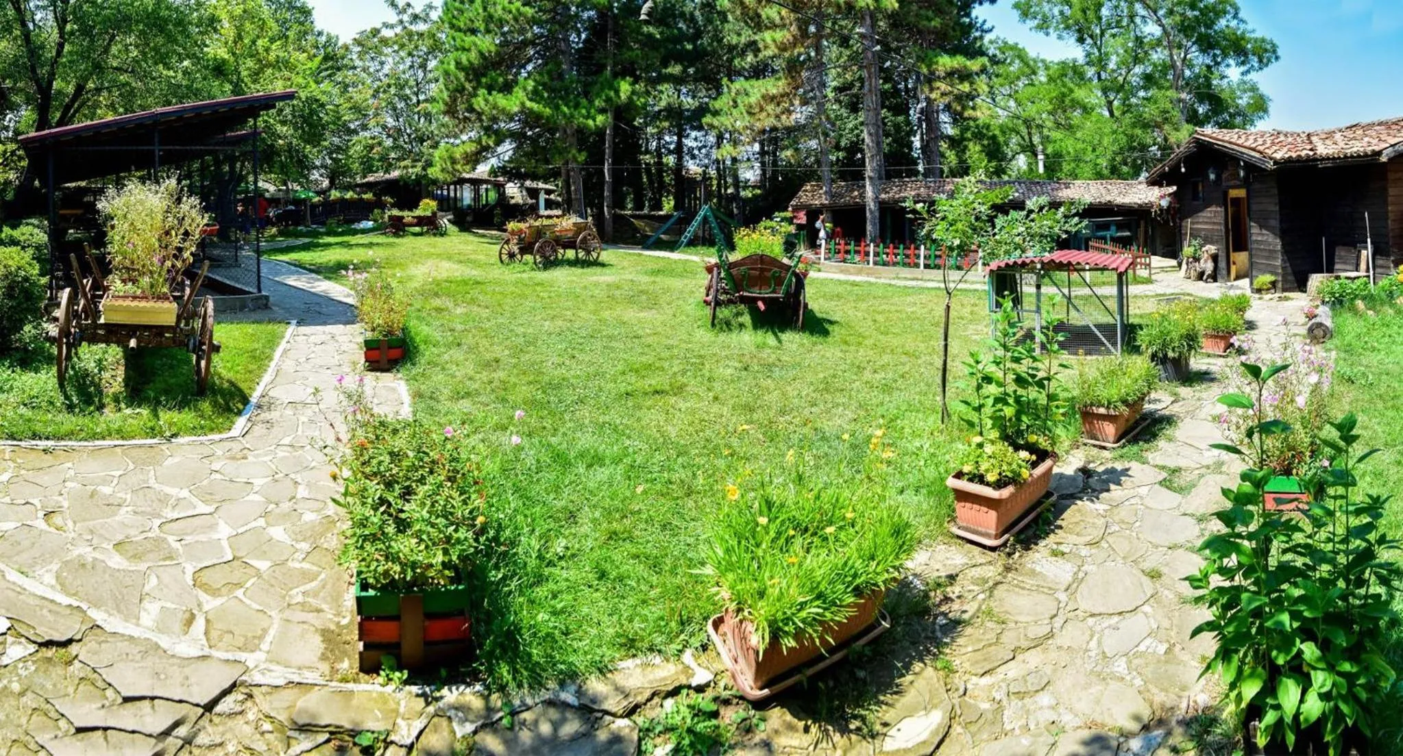 Restaurant/places to eat in Hotel Izvora - Garden Retreat