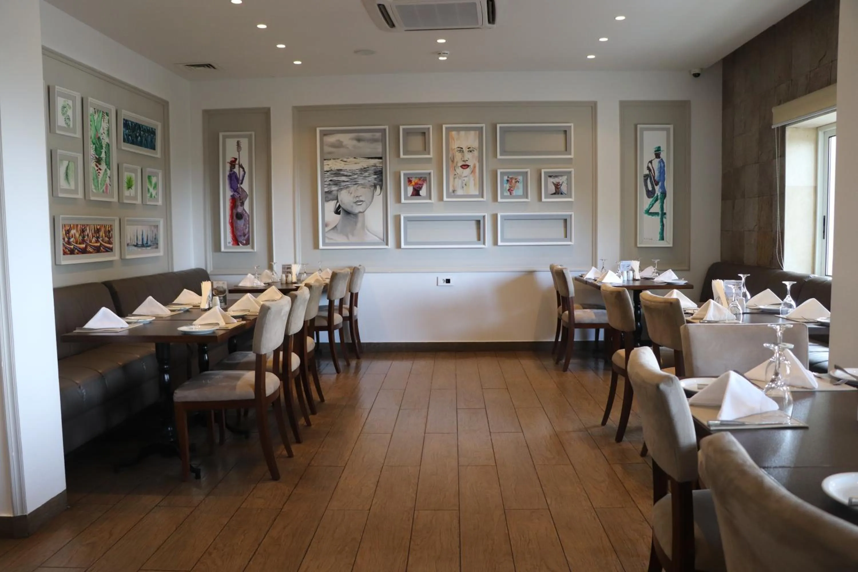 Restaurant/places to eat in Mamba Point Hotel