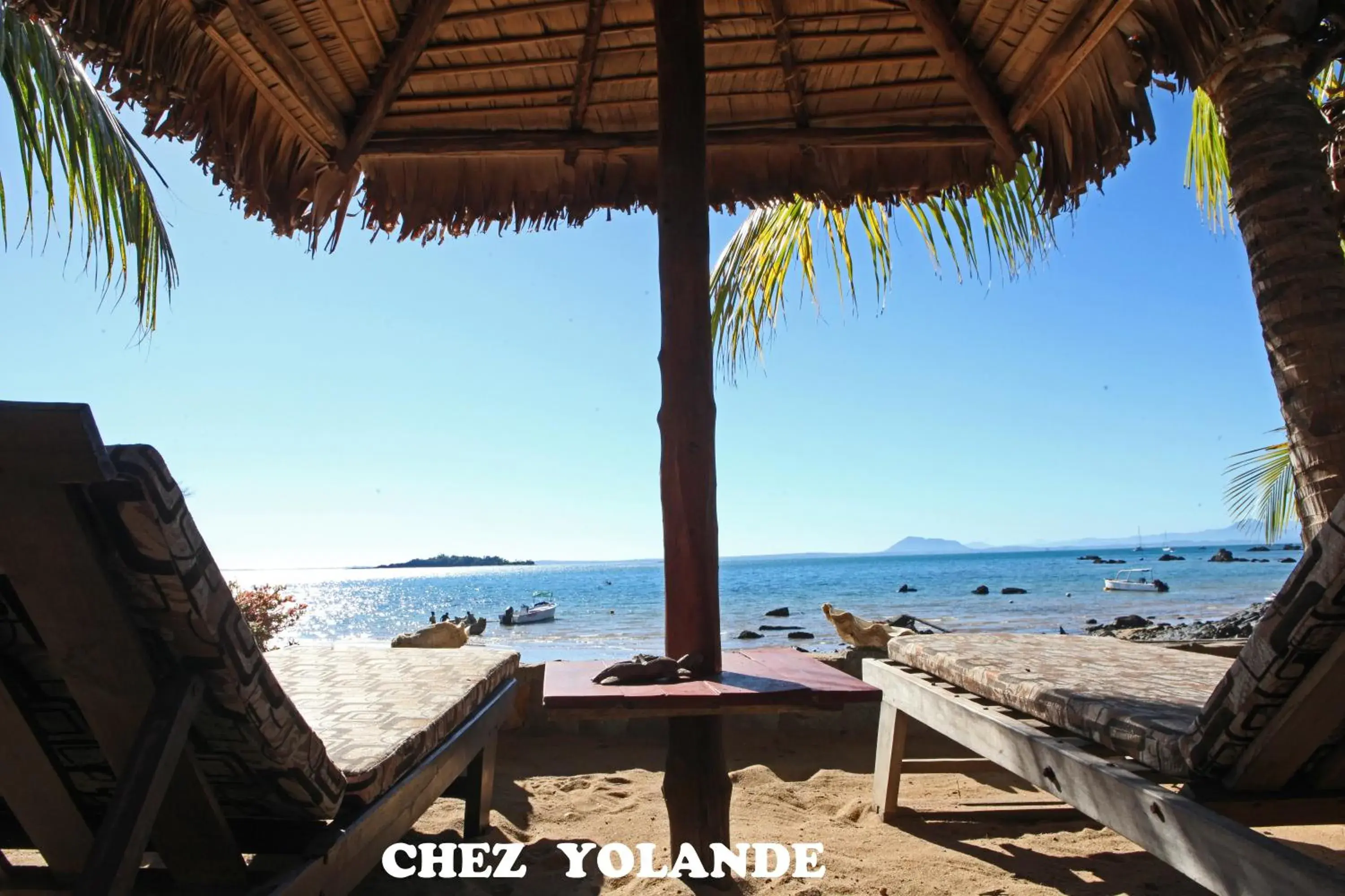 Bungalow - single occupancy - Beach Front in Chez Yolande Bungalow - single occupancy - Beach Front in Chez Yolande