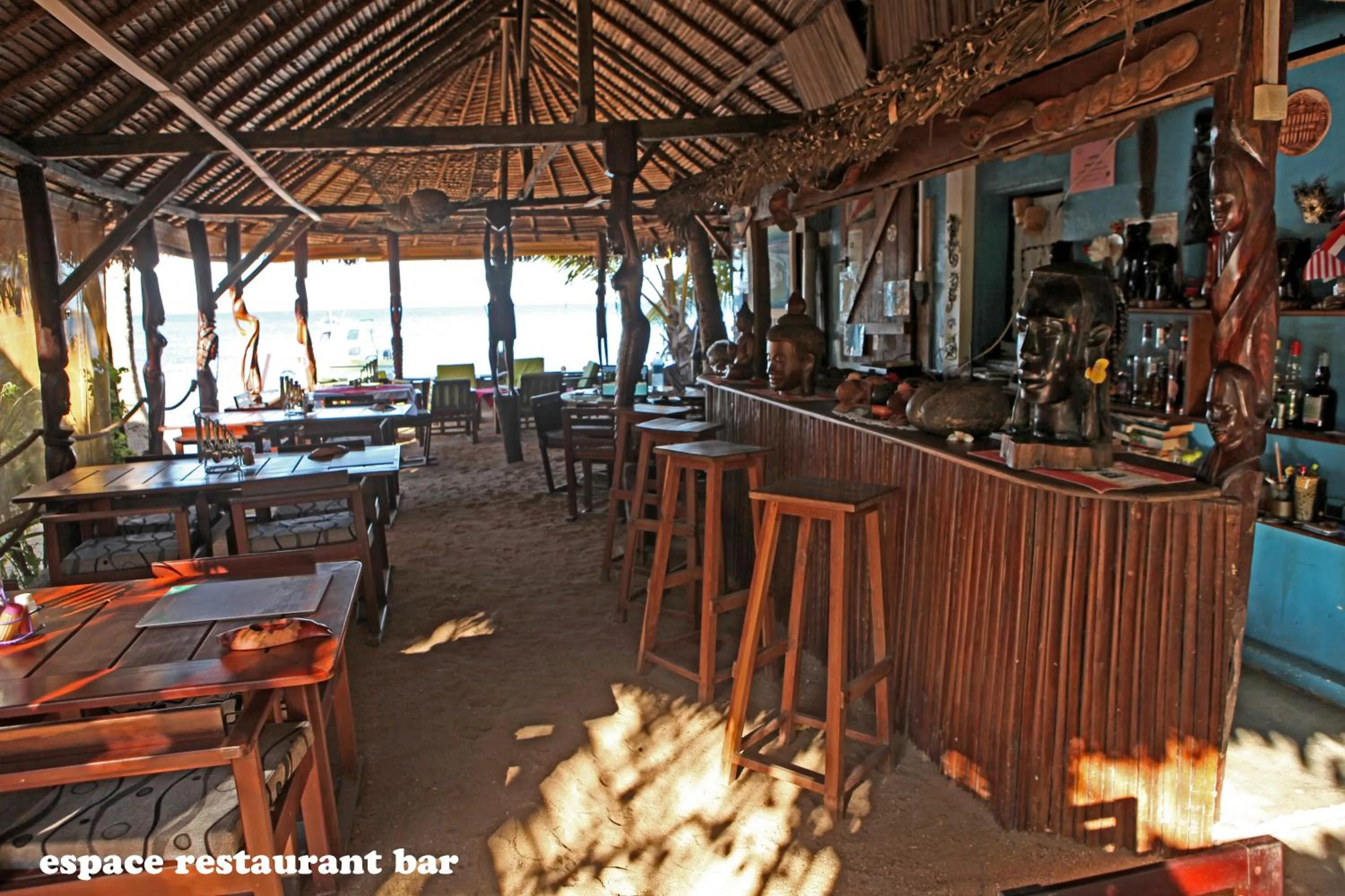 Restaurant/places to eat in Chez Yolande