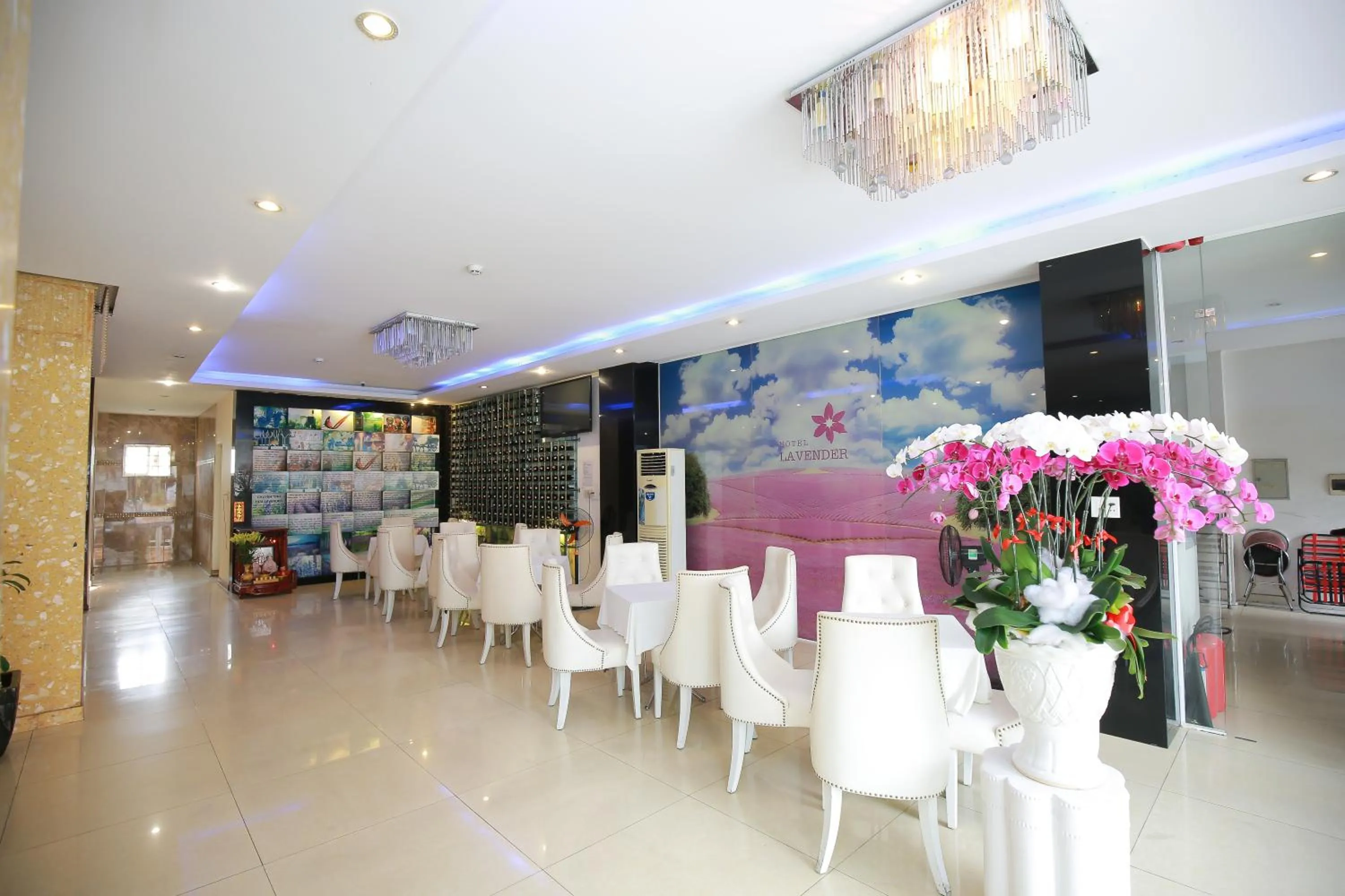 Restaurant/places to eat in Lavender Hotel