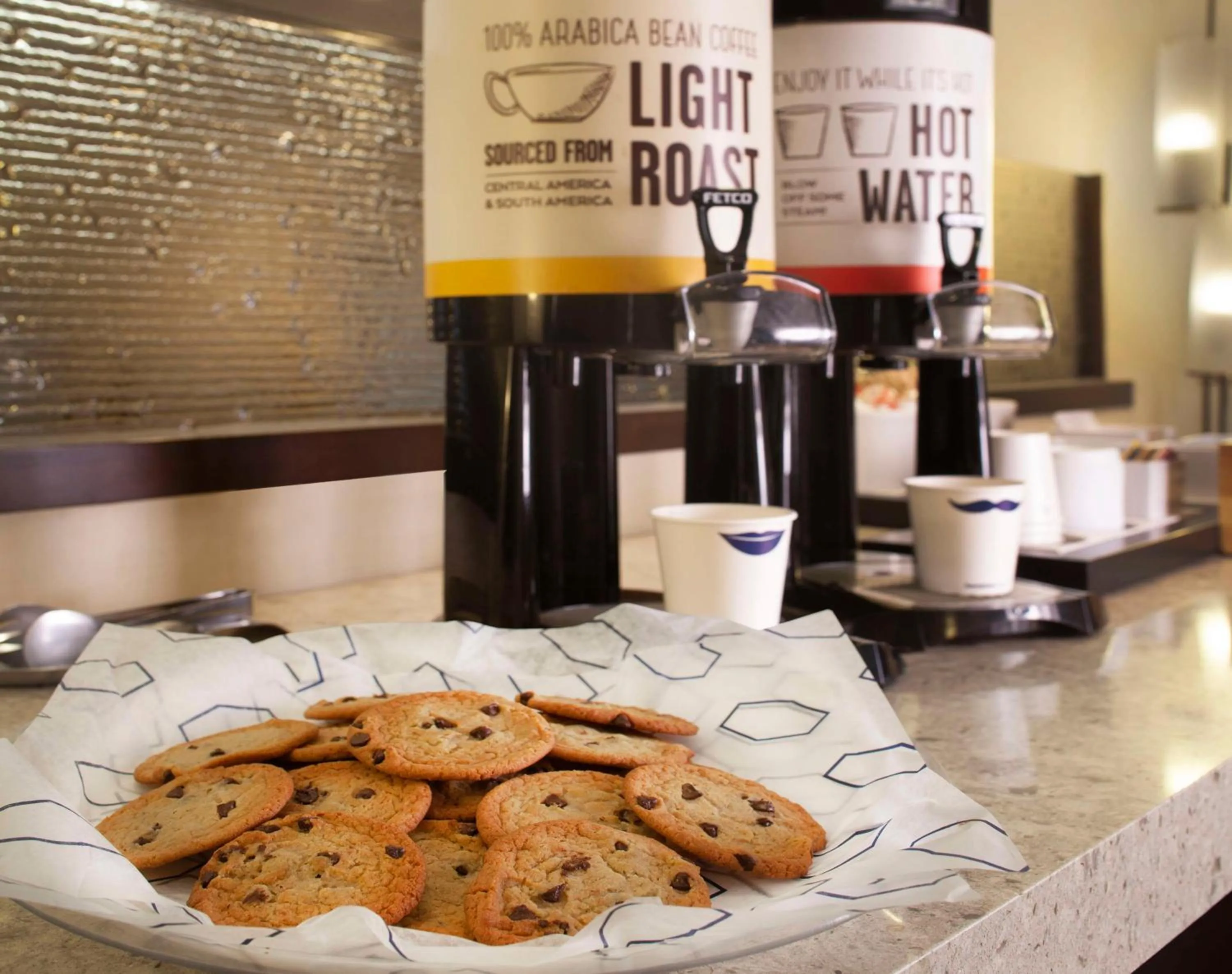 Dining area in Hampton Inn Evansville