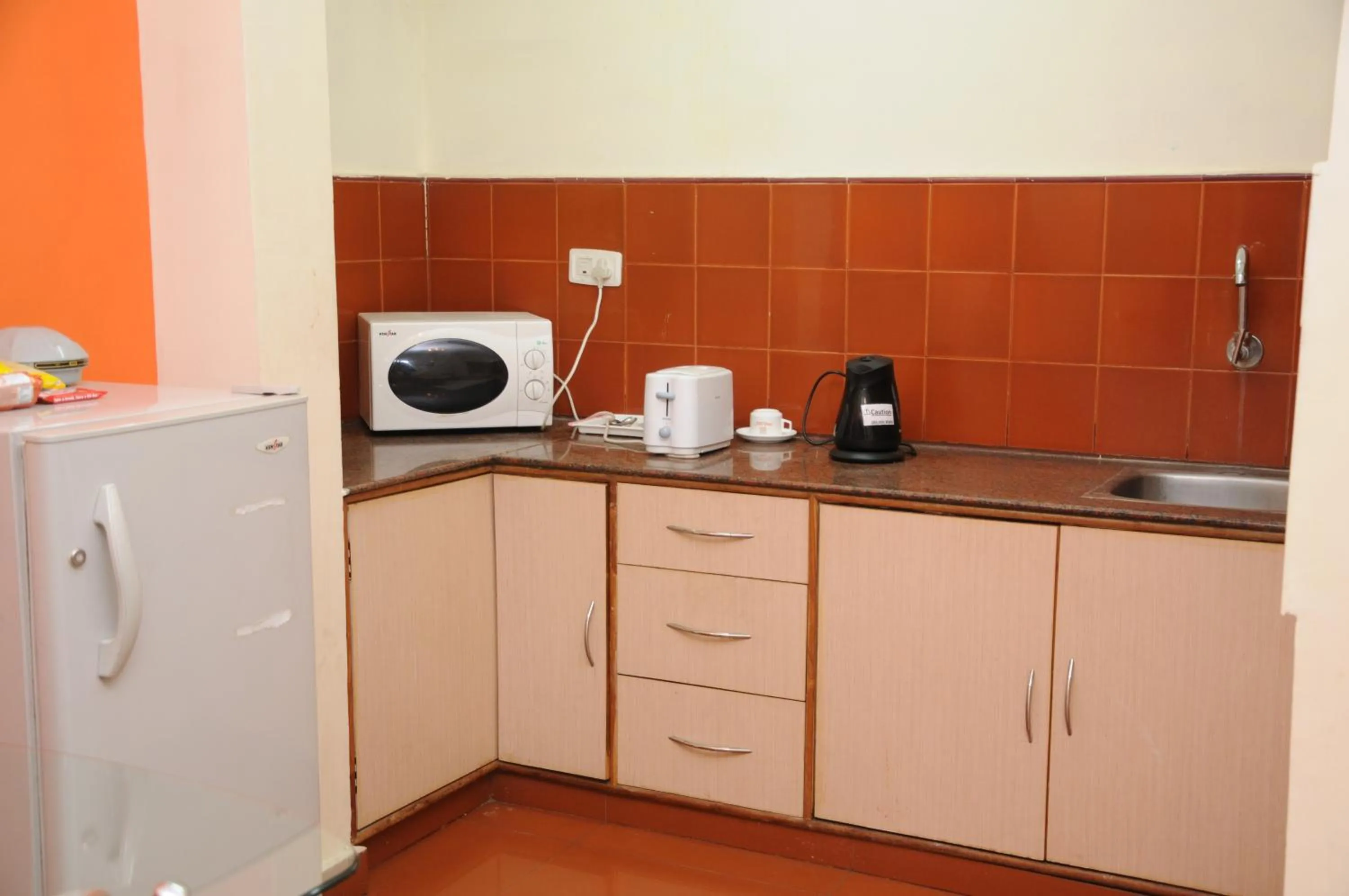 Kitchen or kitchenette in Maple Suites