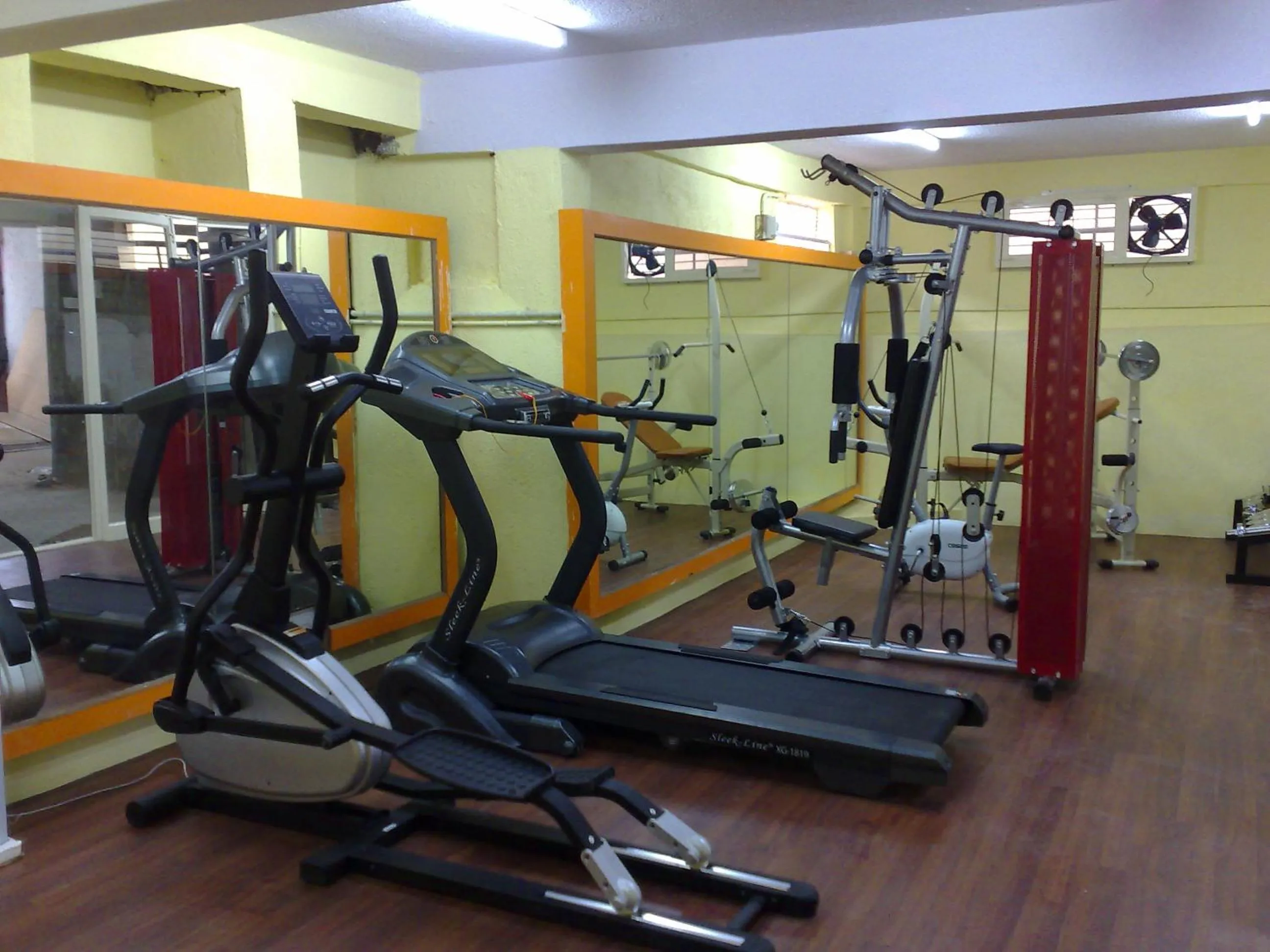 Fitness centre/facilities in Maple Suites