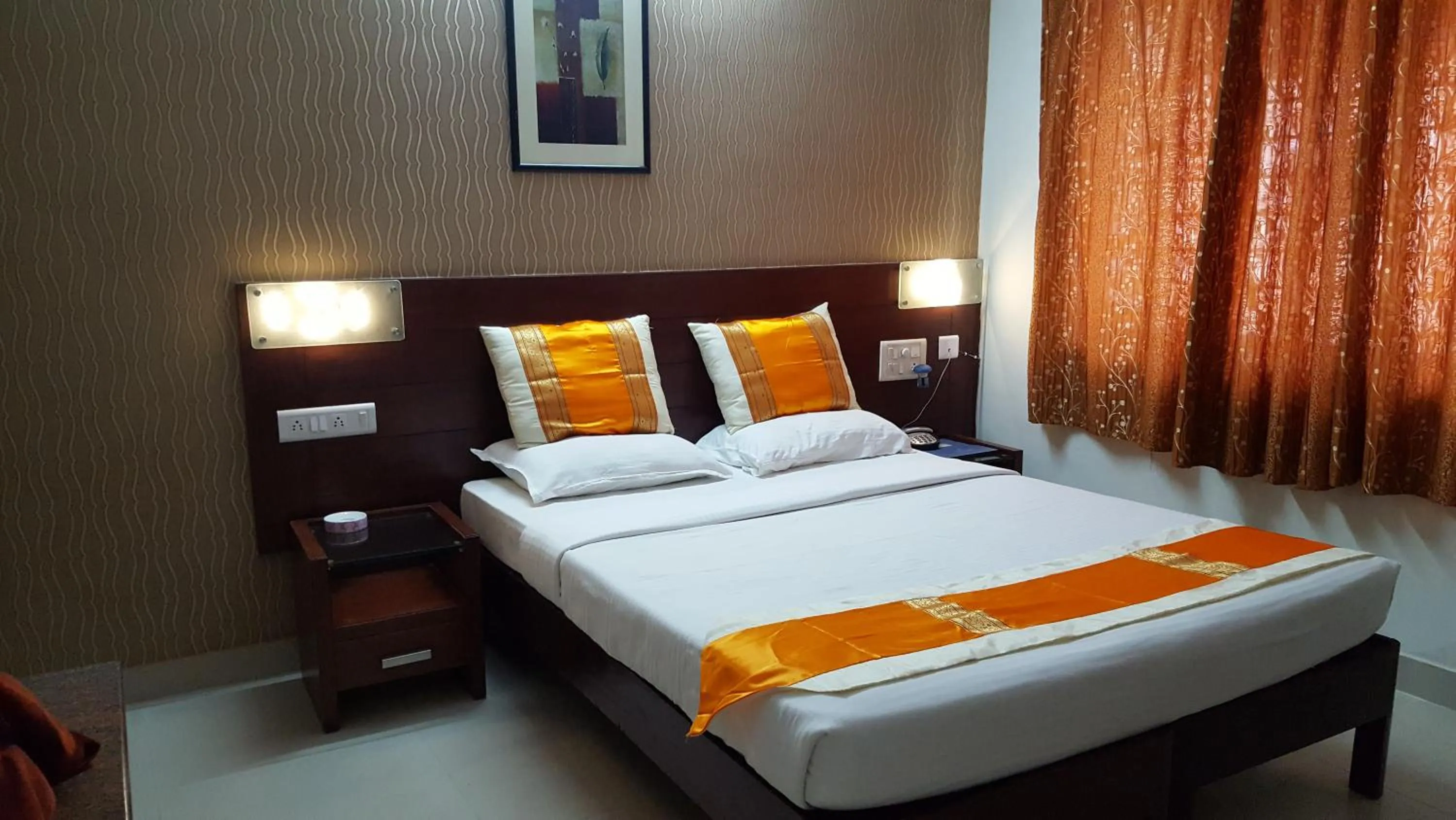 Bedroom, Bed in Maple Suites