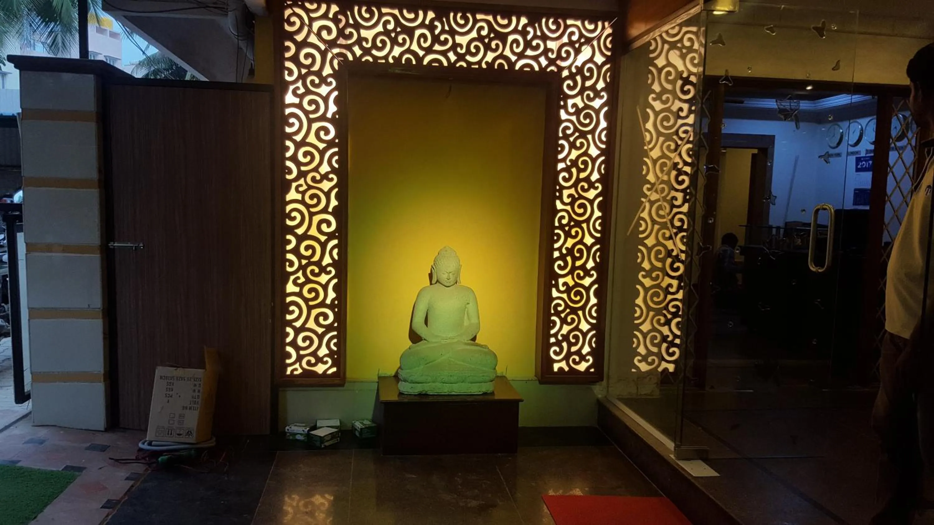 Facade/entrance in Maple Suites