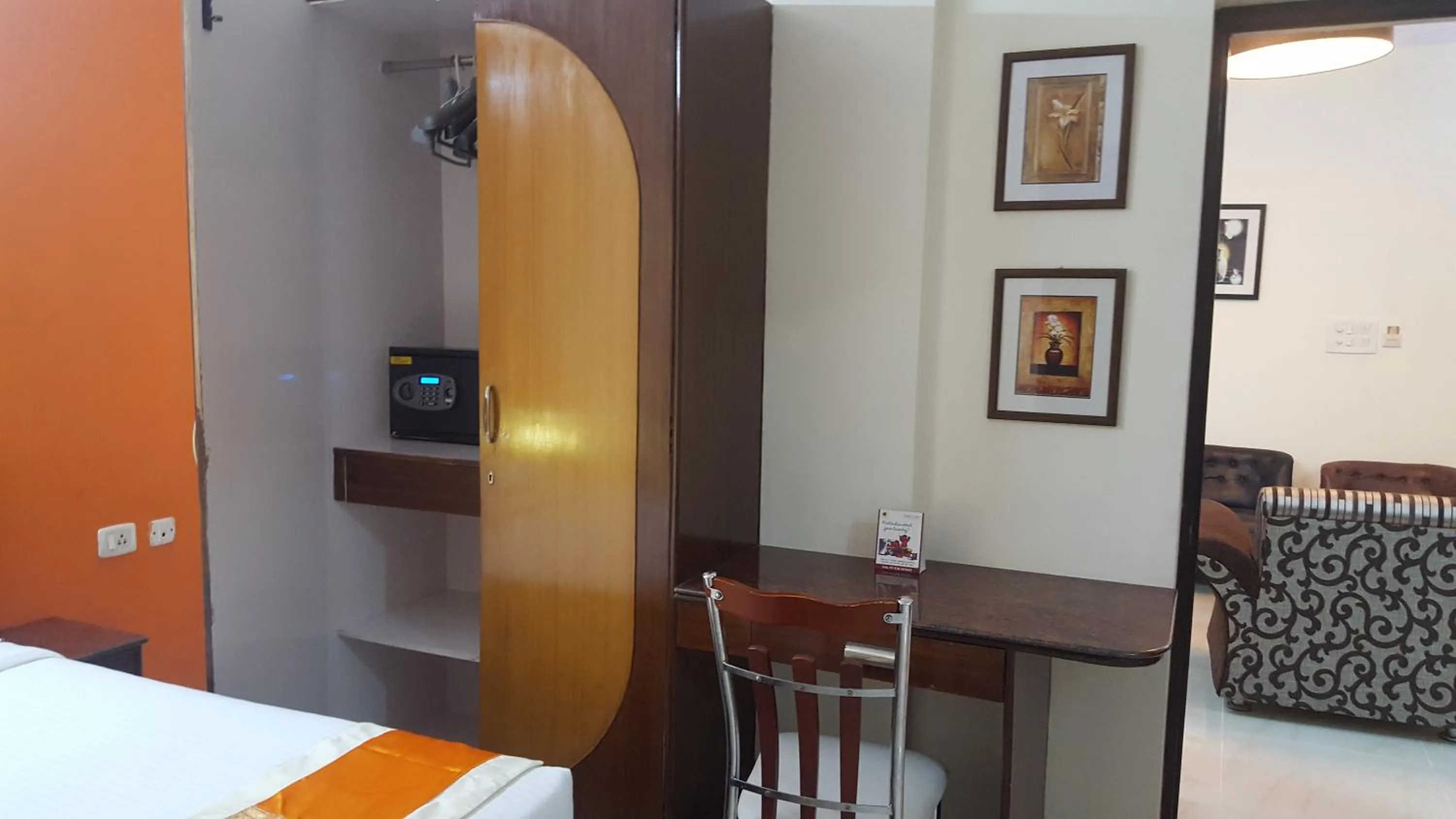 Bedroom, Bed in Maple Suites