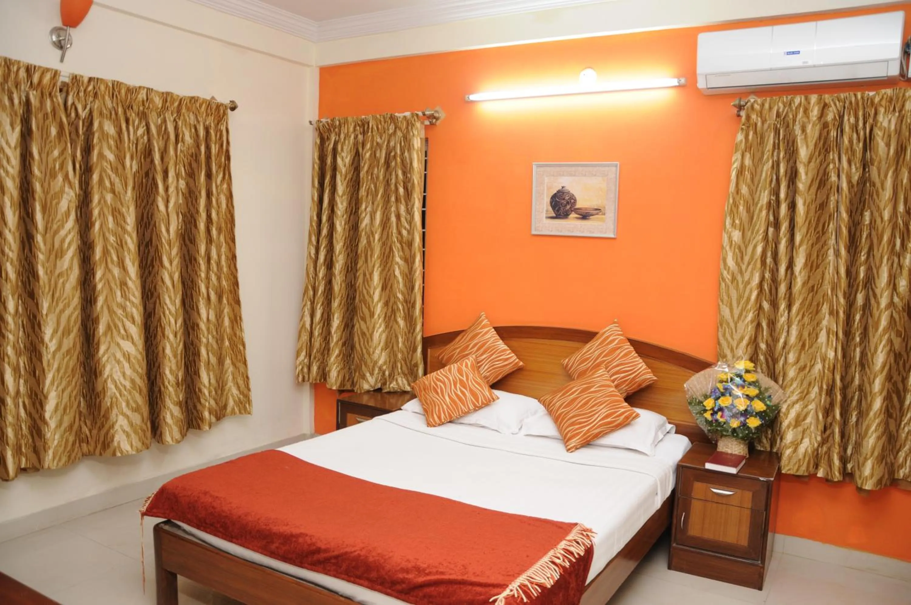 Bedroom, Bed in Maple Suites